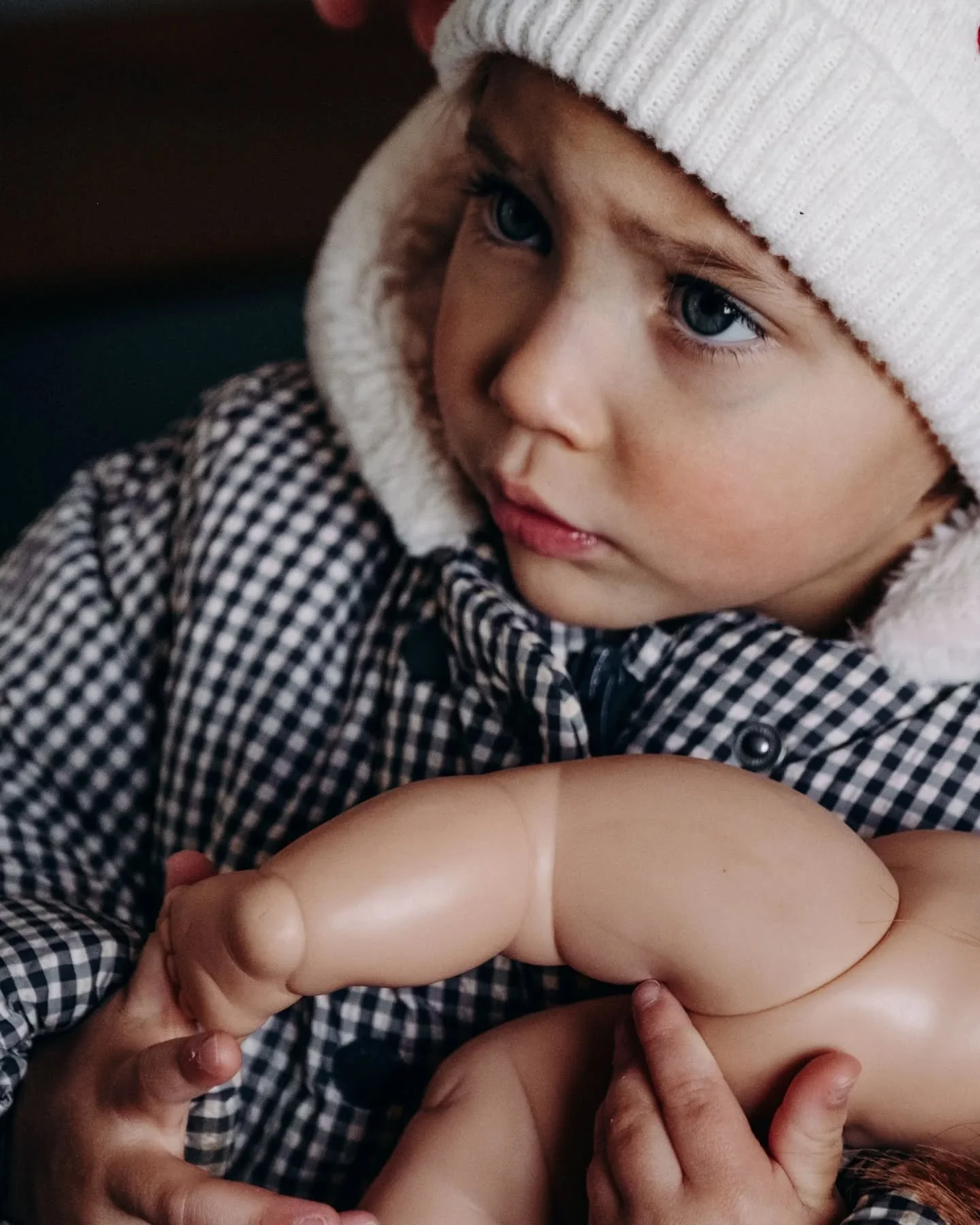 Rosie et sa famille, Partie I

Cette famille, que je suis depuis l'arriv&eacute;e de Rosie dans leur vie, je la retrouve tous les 6 mois dans leur cocon pour &eacute;crire leur histoire... et j'adore &ccedil;a !

Cette fois, le programme &eacute;tait