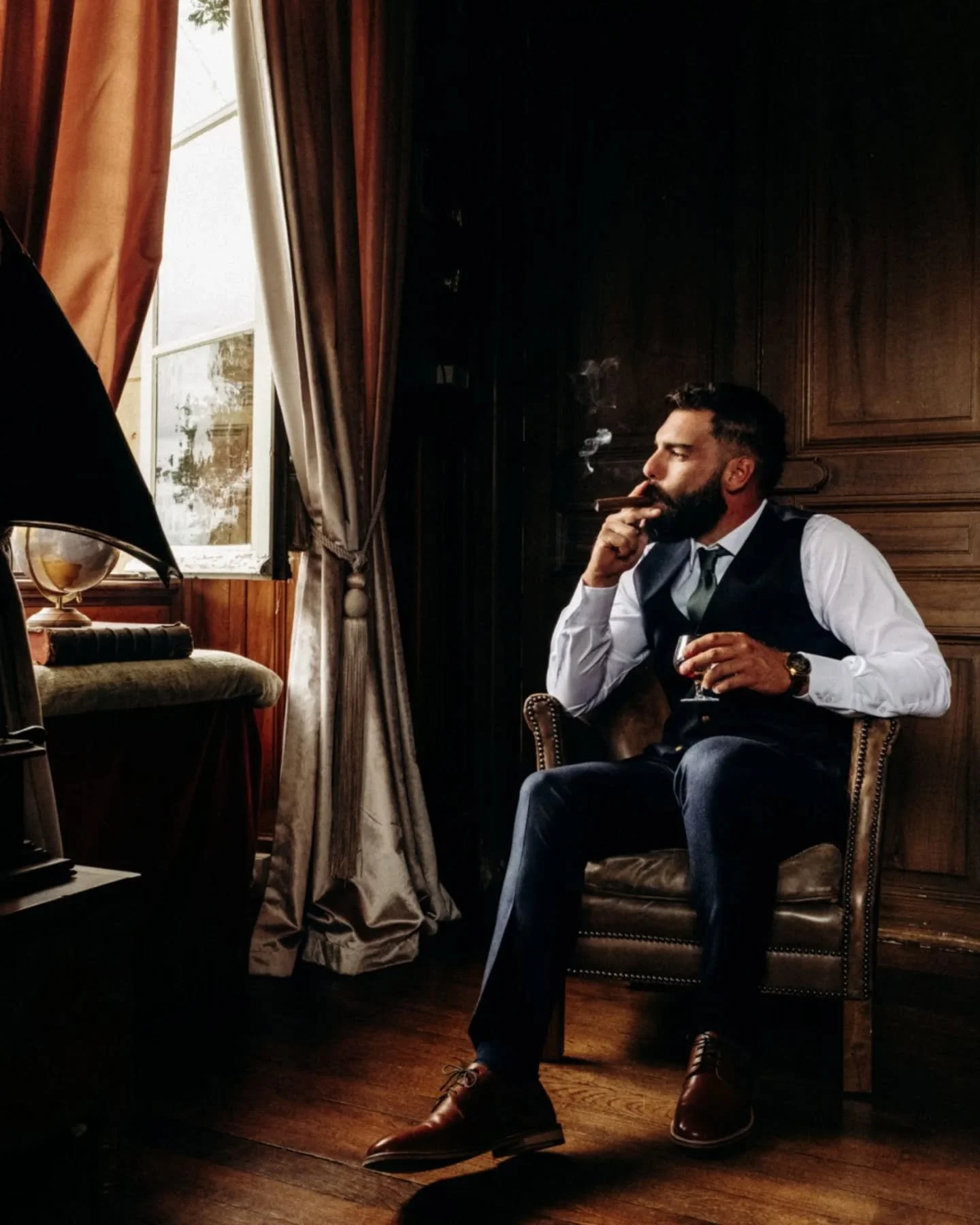 Concours...

Bon, ce n'est plus un secret ni un scoop mais je voulais quand m&ecirc;me prendre le temps de te partager les images qui m'ont hiss&eacute;es &agrave; la 11e place mondiale de ce concours de photographies de mariage, dans la cat&eacute;g