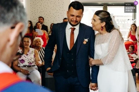 candid-natural-wedding-image-2753983.jpg