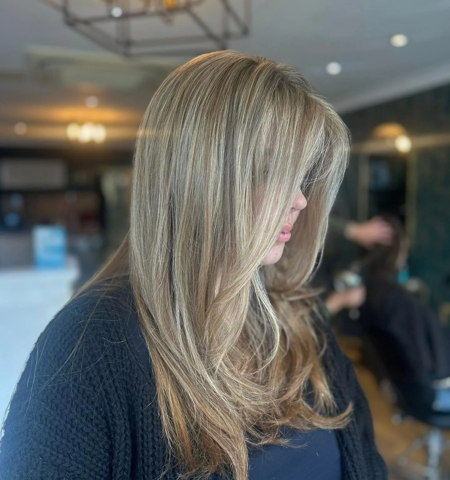 Beautiful set of highlights created by Megan!
Bright yet soft and dimensional ⭐️

#highlights #blonde #westwickham #moroccanoil