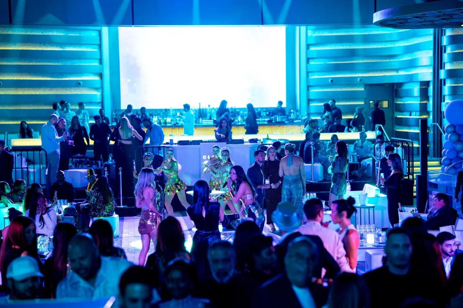 LFE Zoe Hanna May Robyn Taylor Sax Cloud 22 Atlantis Royal NYE.jpg