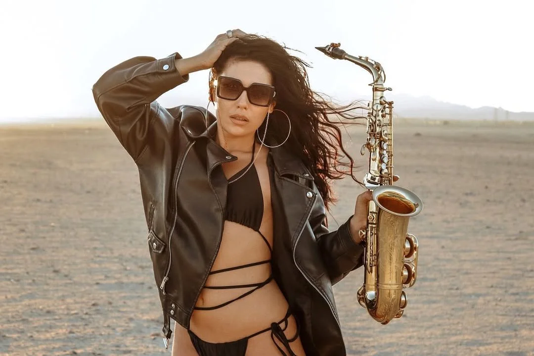 Kat 2 Sax.jpg