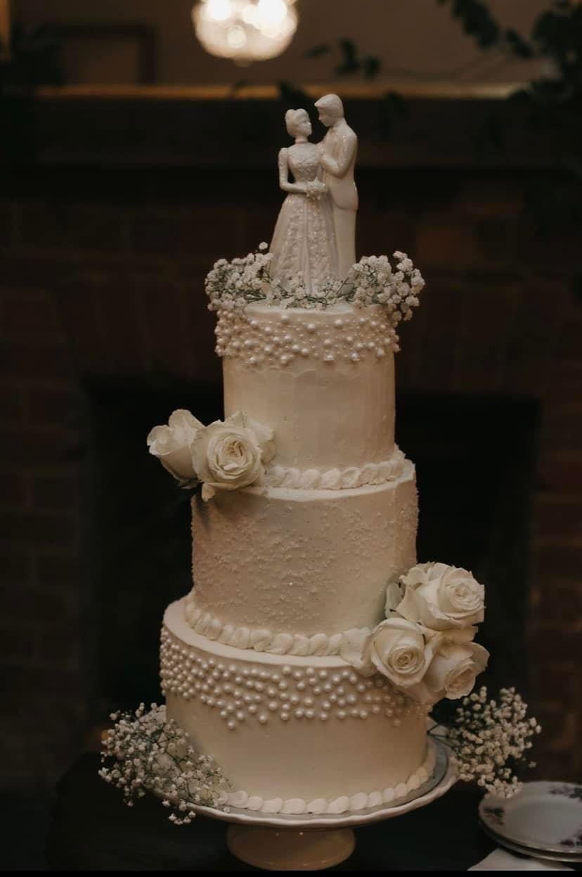 The Historic Dallas Jail Real Wedding Luke and Addie Wedding 3 teir wedding cake.JPG