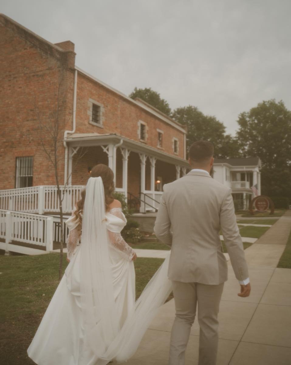This view never gets old 🤍

Whether it&rsquo;s 30 guests or 100, this moment &mdash; standing side by side, ready to say &ldquo;I do&rdquo; &mdash; always hits us right in the heart.

Our favorite part? Seeing how each couple makes the space their o