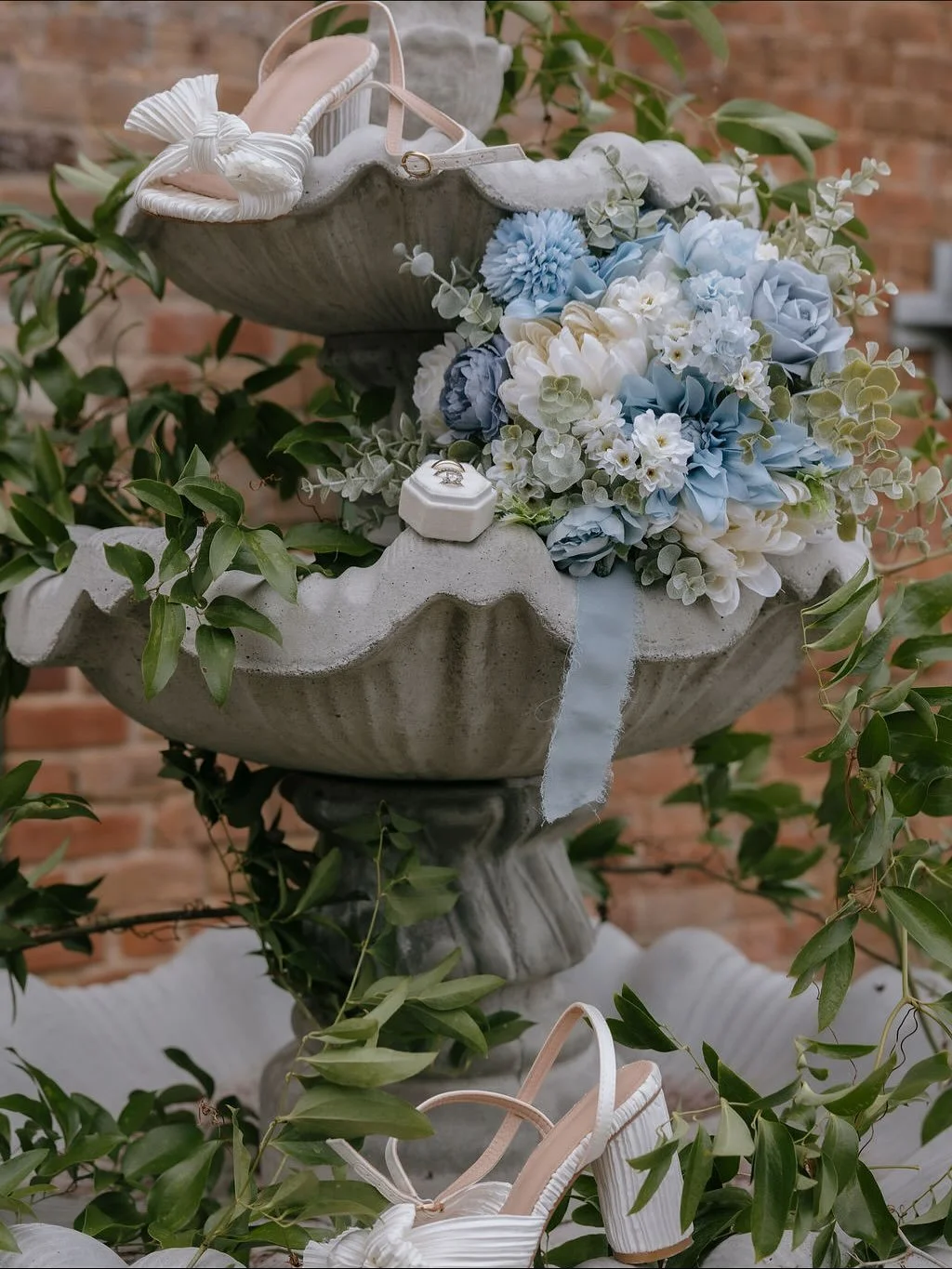 A moment for the details ✨ 

Taylor truly thought of everything! From the personalized touches to the charming fall accents, every part of her day reflected her and Devin&rsquo;s story so beautifully. We love seeing couples make the space their own &