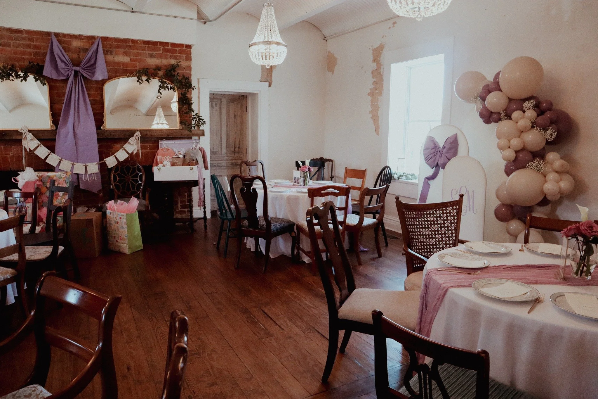 If you're planning a bridal or baby shower and already feeling overwhelmed... pause.
It doesn't have to be complicated.

You don't need to transform your living room. You don't need to stress about parking. You don't need to clean your house for thre