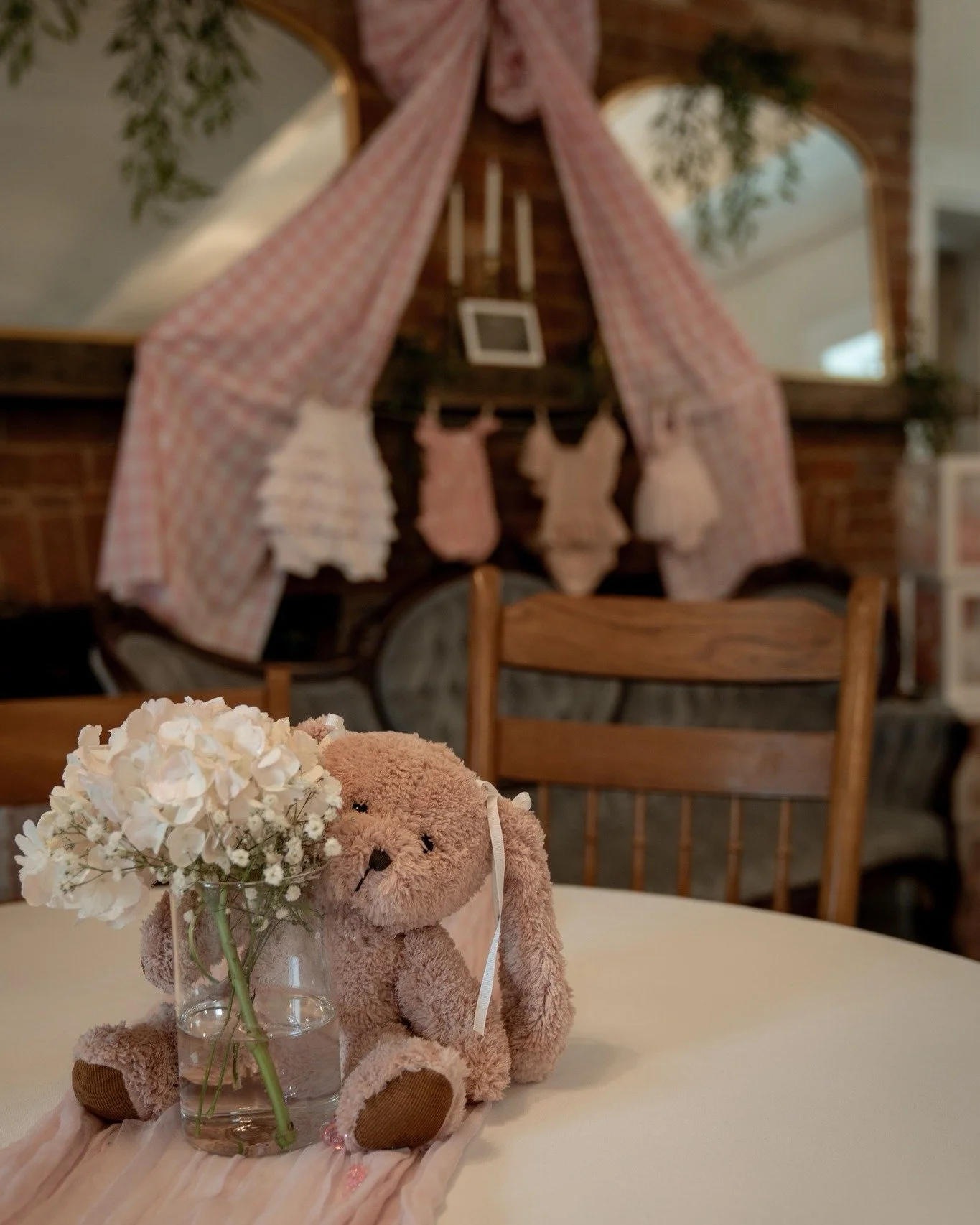 To the person planning the shower:
You deserve to enjoy it too.

Seriously. You shouldn't spend the entire party refilling drinks, directing people to the bathroom, worrying about parking, and cleaning up afterward.

When you book the Historic Dallas