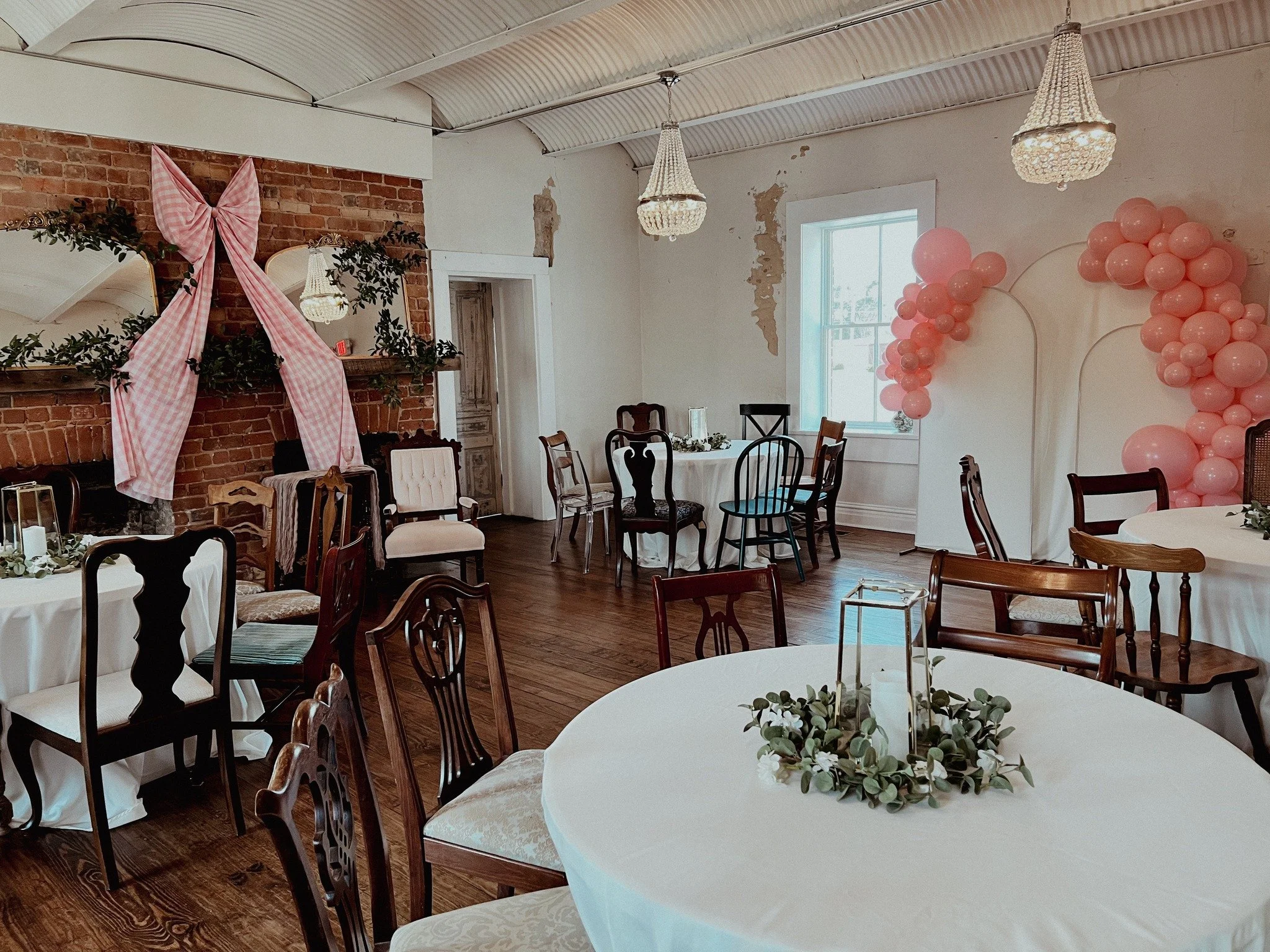 Baby showers here feel warm, welcoming, and stress-free 🤍

 Perfect for families traveling in and celebrating together.

#BabyShowerVenue #DallasNCEvents #HistoricDallasJail #NCFamilies #EventVenue