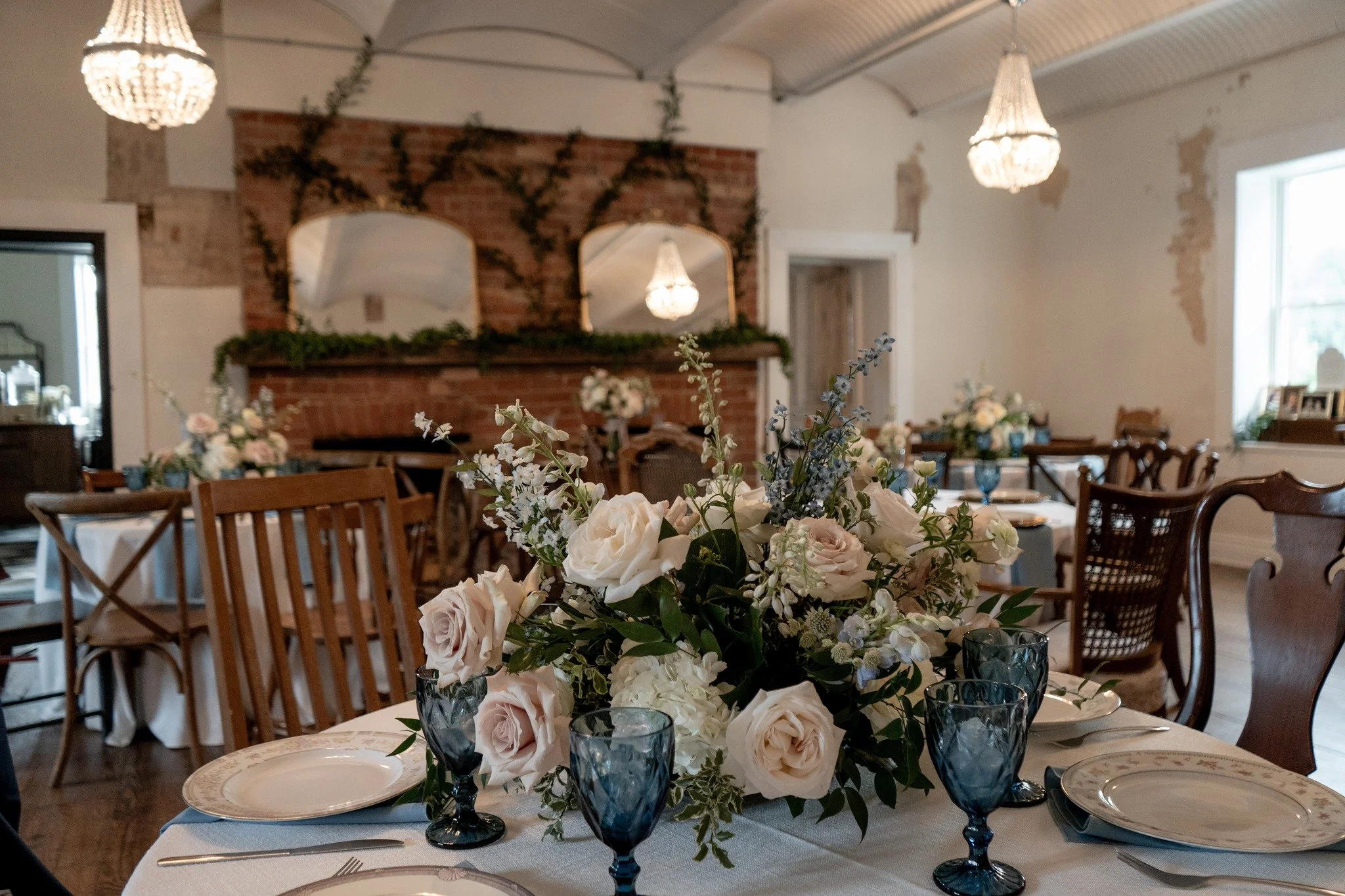 January is for planning 🤍
 Schedule your tour and let&rsquo;s get started.

@csspecialevents 
@malloryanthonyfloraldesign 

#WeddingPlanningSeason #DallasNCWeddings #HistoricWeddingVenue #NCBride #BookATour