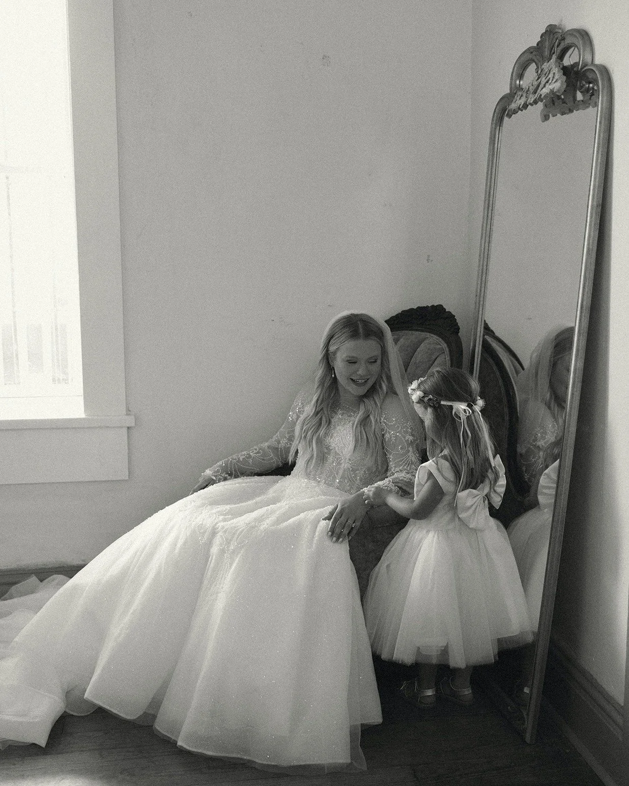 Quiet moments before the celebration begins 🤍
 Some of our favorite photos happe#historicvenue 

 @samanthacouickphoto 

 #BridalPortraits
 #WeddingMoments
 #IntimateWedding
 #WeddingInspiration
 #HistoricVenue