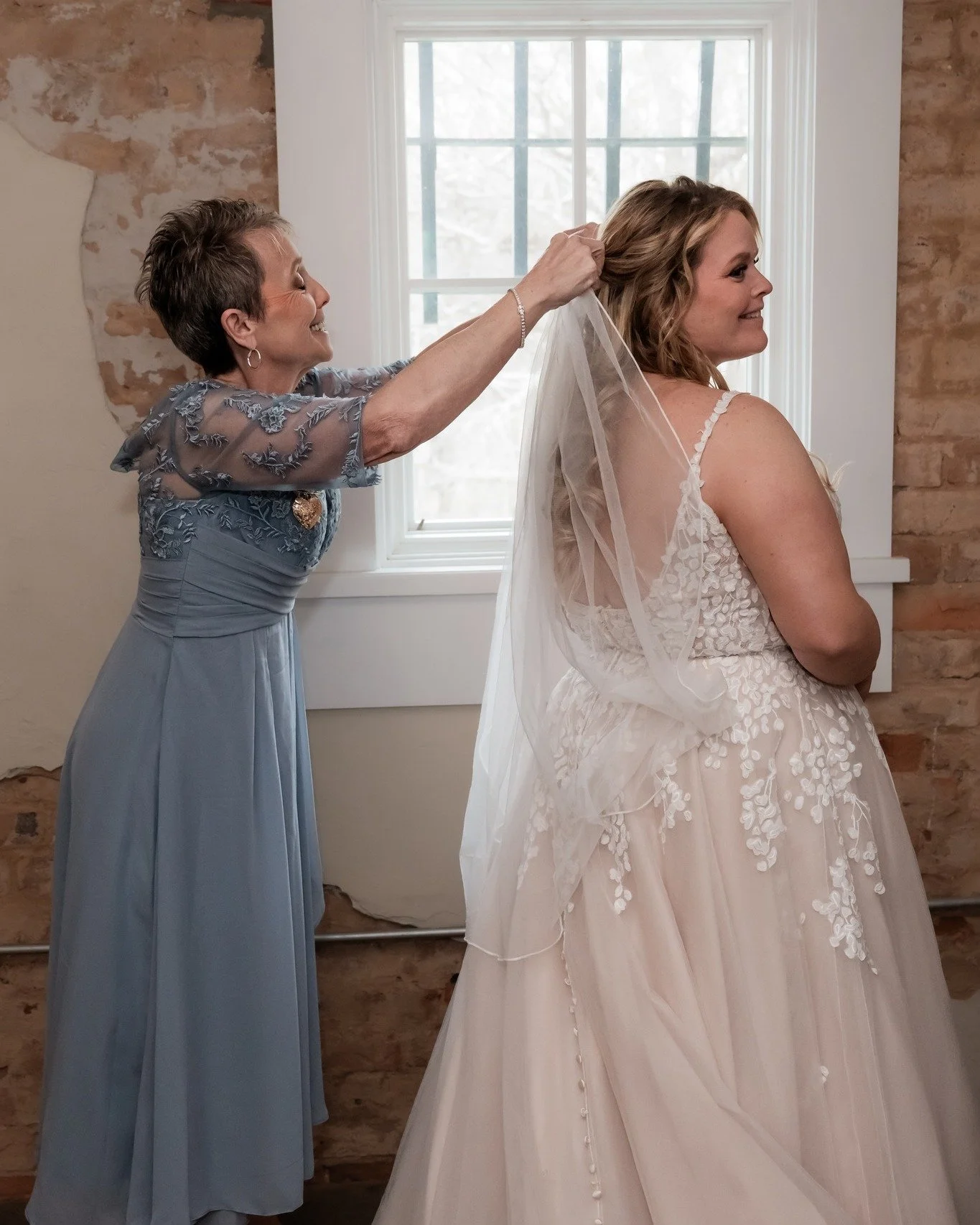 To the moms behind the scenes, the ones holding it all together, and the ones right there beside you on your wedding day 🤍

From helping zip the dress, to fixing the little details, to being the calm in the middle of it all&hellip; these moments don