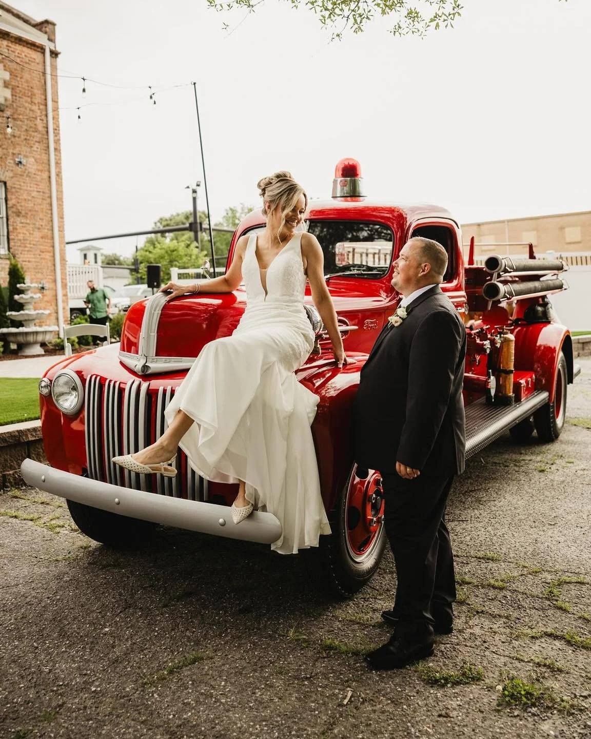 Happy Anniversary, Courtney &amp; Timmy 🤍

Your wedding was filled with so much joy, laughter, and the sweetest moments with family and friends.

We&rsquo;re so grateful you chose to celebrate here. Wishing you both another beautiful year together ✨