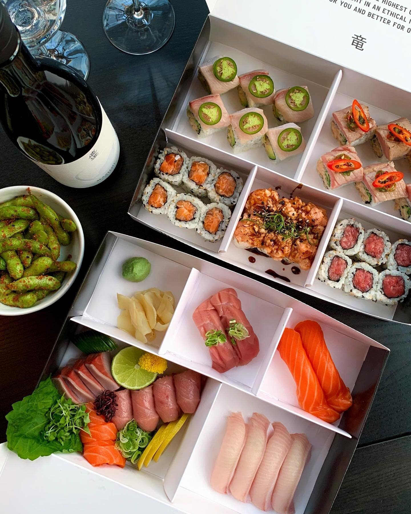 Rainy weather calls for staying in, getting cozy and ordering #Ryu tonight.
.
Le temps pluvieux appelle &agrave; rester chez soi, &agrave; se mettre au chaud et &agrave; commander du Ryu ce soir.

Livraison: UberEats
Pour Emporter: ryusushi.ca/delive