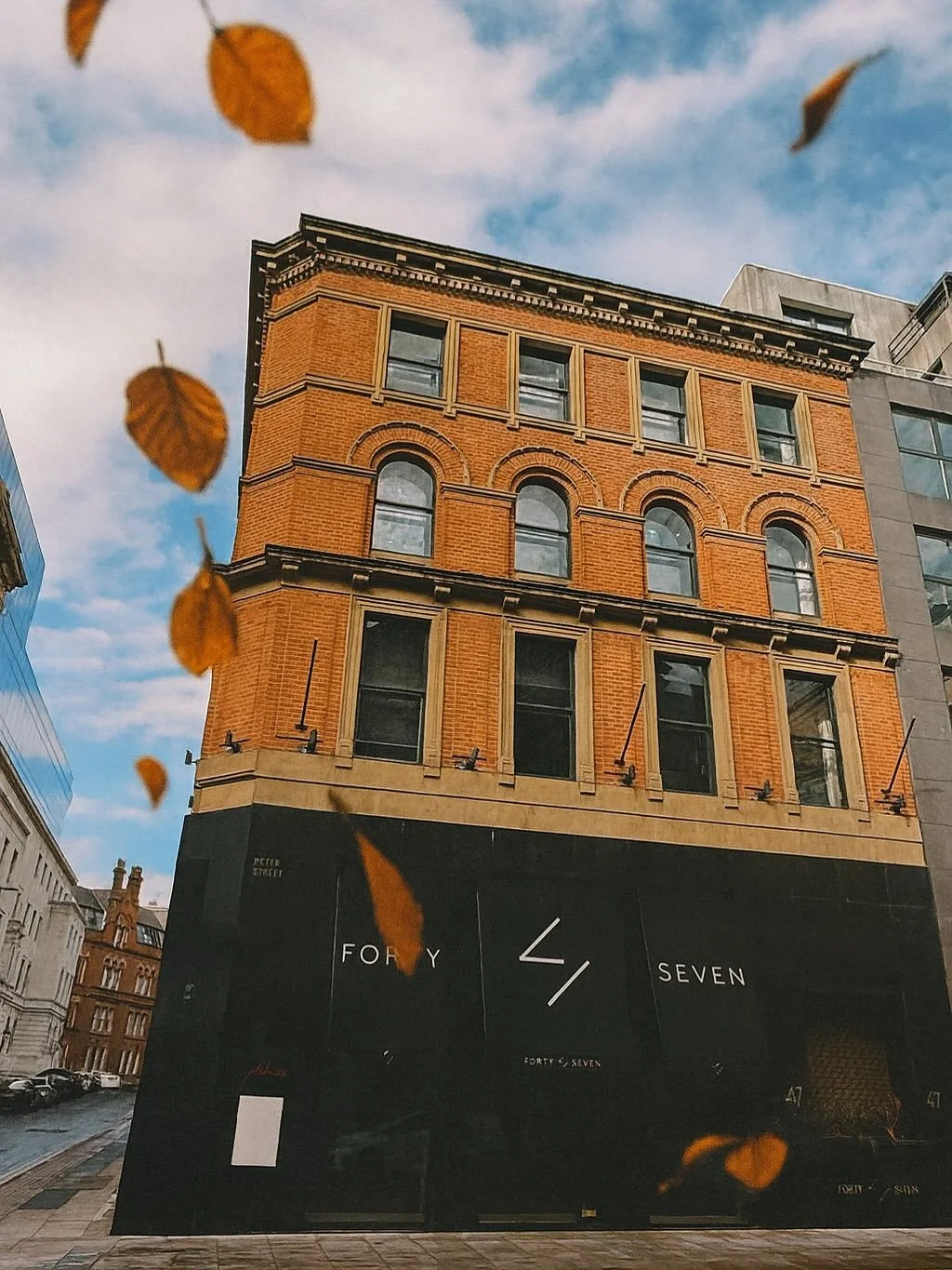 Autumn in Manchester...where the city streets turn golden and every corner feels cinematic 🍂✨

Step outside Forty Seven and you&rsquo;re surrounded by falling leaves, cosy caf&eacute;s, and that unmistakable city buzz. Then retreat back to boutique 