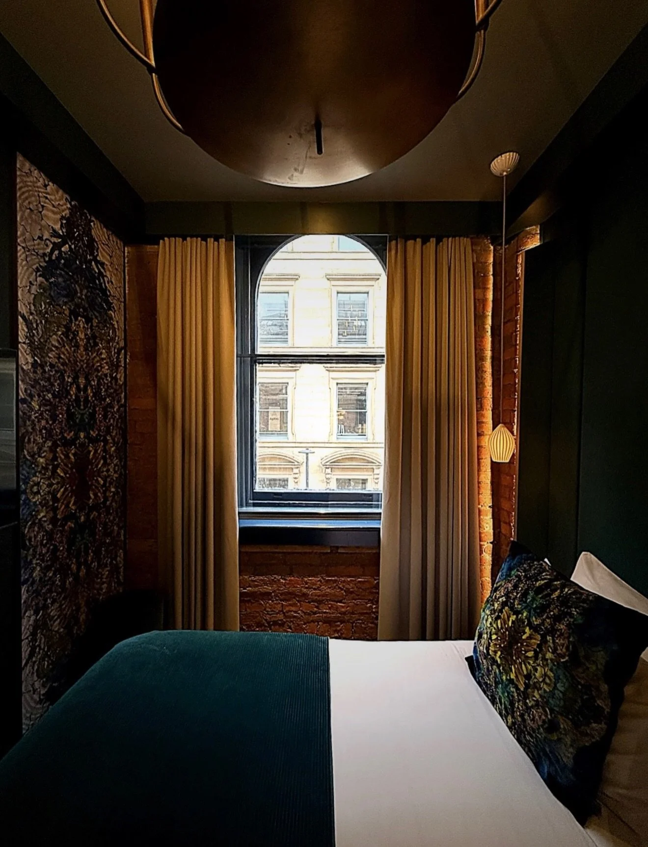 The weekend arrives and you have two choices&hellip;.Stay in bed a little longer? Or get up and explore the city? 🤔

We say: Do both 🫶🏻📍Enjoy every moment.