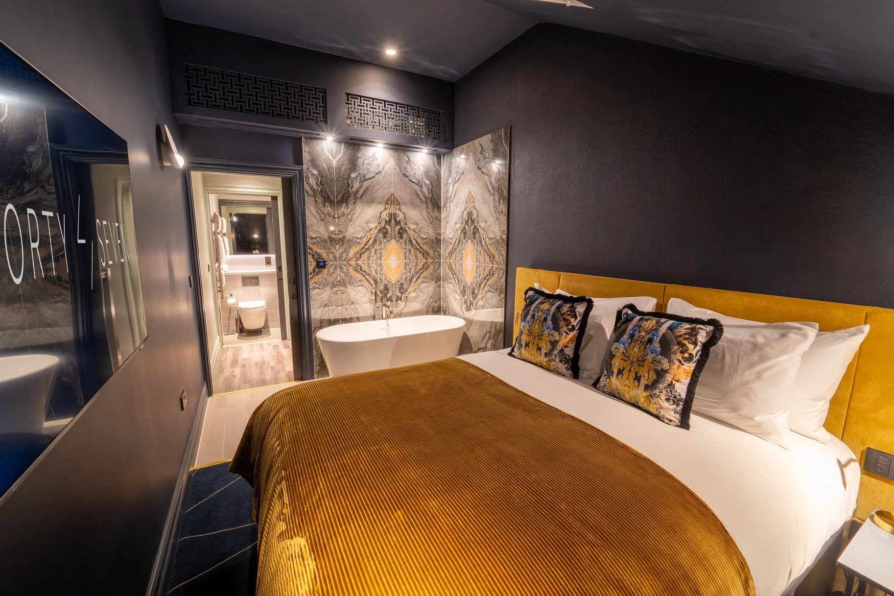 Signature Duplex Suite Forty Seven