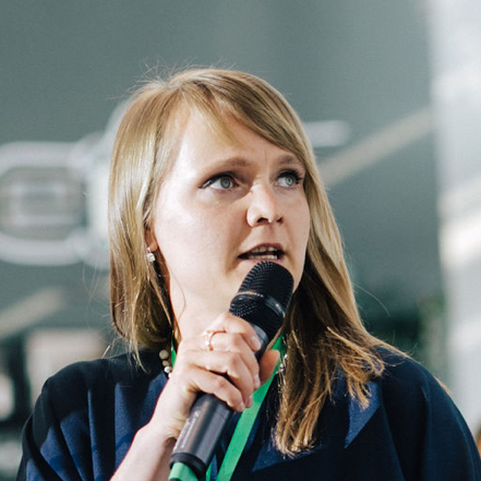 Darina Onoprienko - Headshoot Close-Up.png