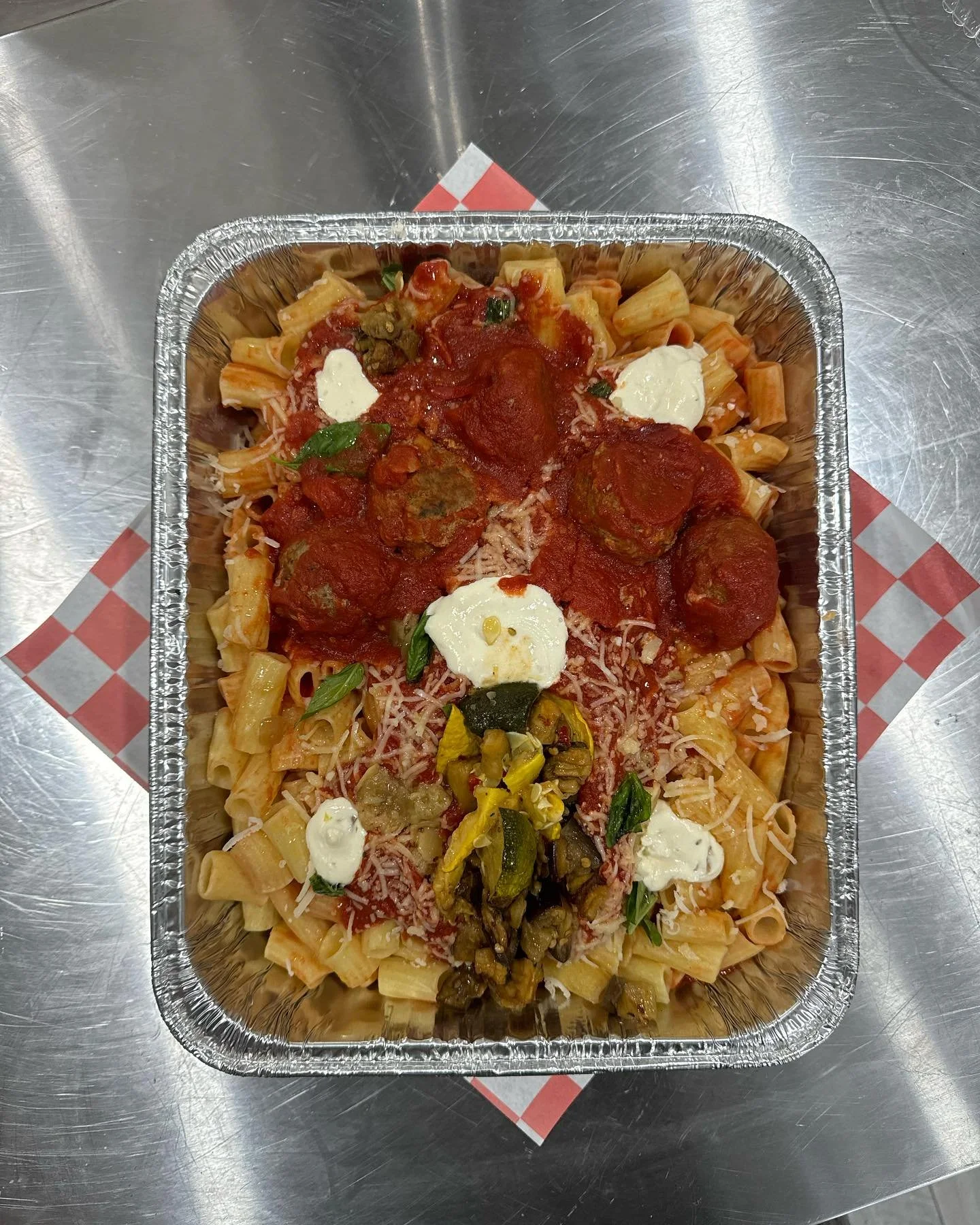 ❓Have catering needs? Come in or email us at pasta@bivonassimply.com to inquire.

🎭 We have catered everything from a baby shower to a funeral to a birthday and weddings. 

🍝 Pictured here is a tray of Mezzi Rigatoni with red sauce, 1/2 the tray is