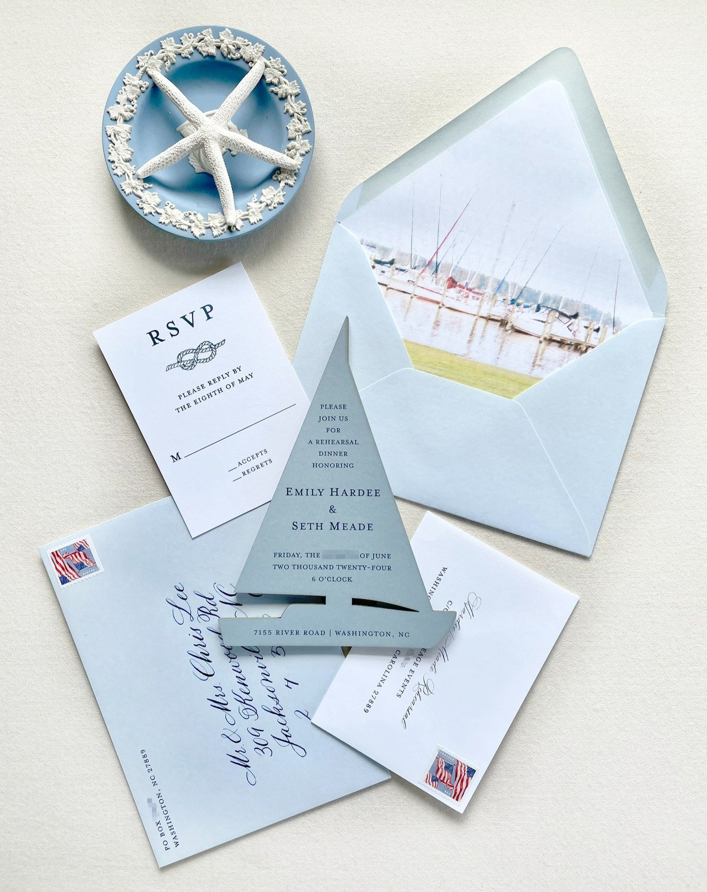 Laser cut sailboat invite with calligraphy addressing ⛵ with @theacreageevents 

#christinadesignstudio #weddingplanningbegins #fineartinvitations #customweddinginvitations #stationerydesign #lasercutinvitations #weddinginvitationsuite #weddingtrends