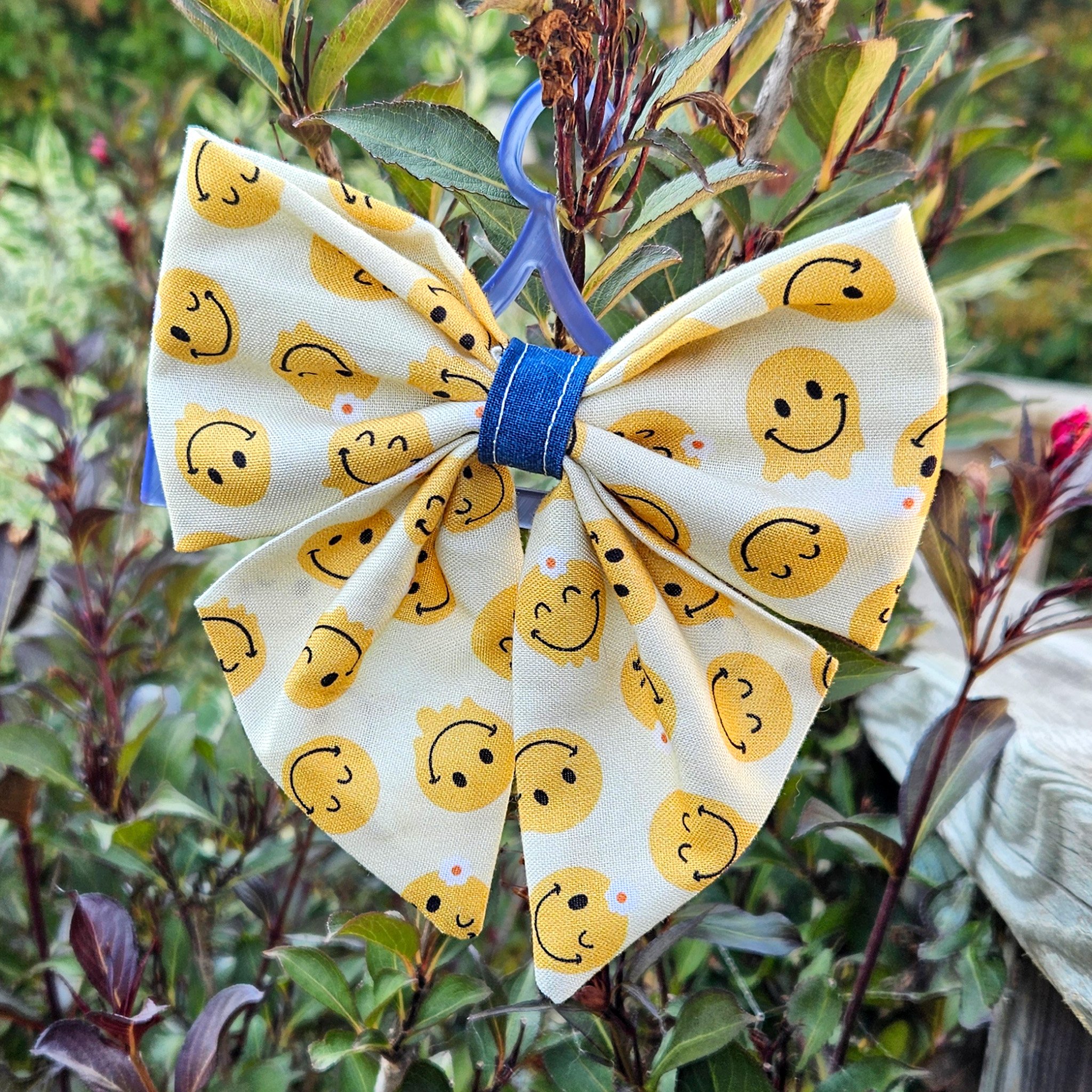 Smiley Bow_WEB.jpg