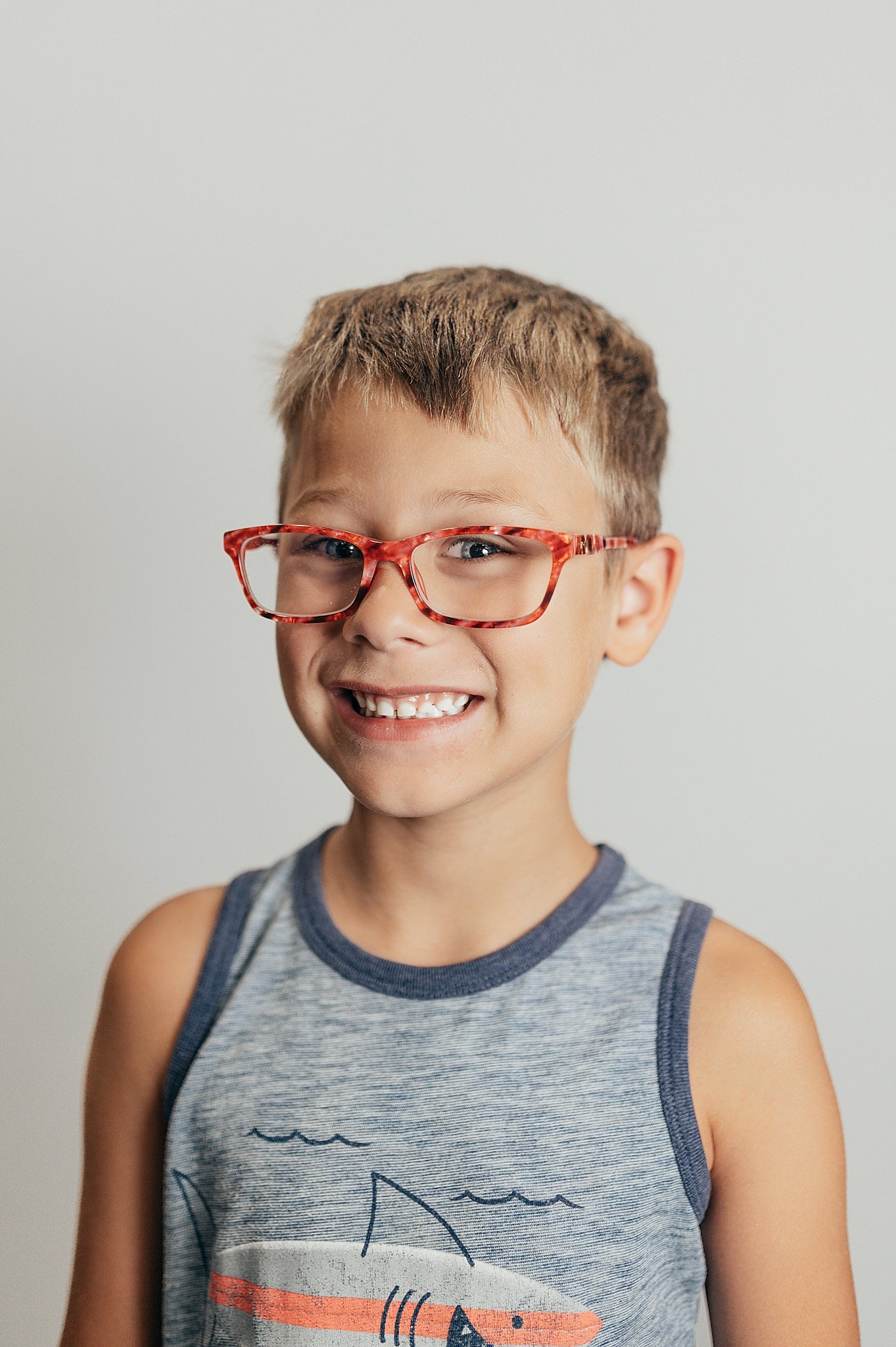 Las Vegas preschool pictures with boy in red glasses