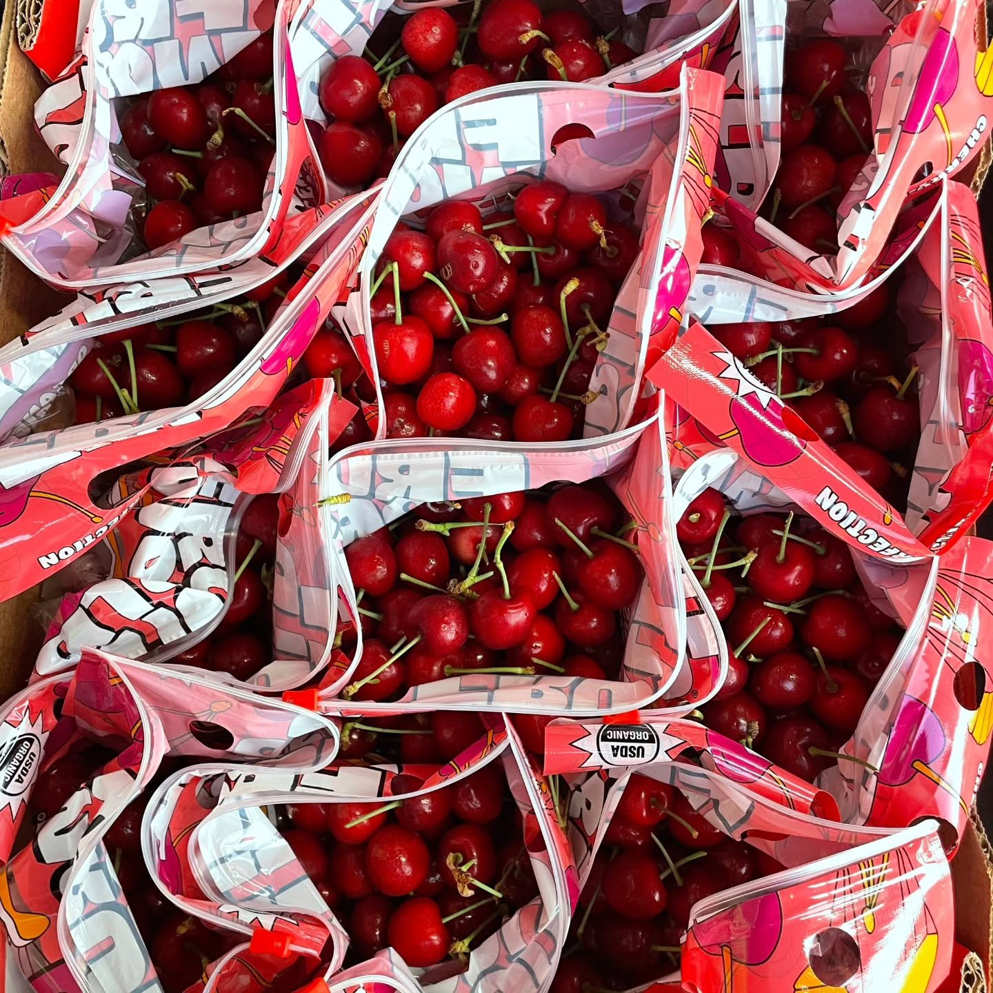 First land of California Cherries is here!  Sweet Royal Lynn from Fruit World and Tiogas in clamshells from Frog Hollow. Let the stone fruit season comence! Cherries 🍒🍒🍒

#producethatinspires #passion4organic #followtheflavor #flavorfocused #cherr