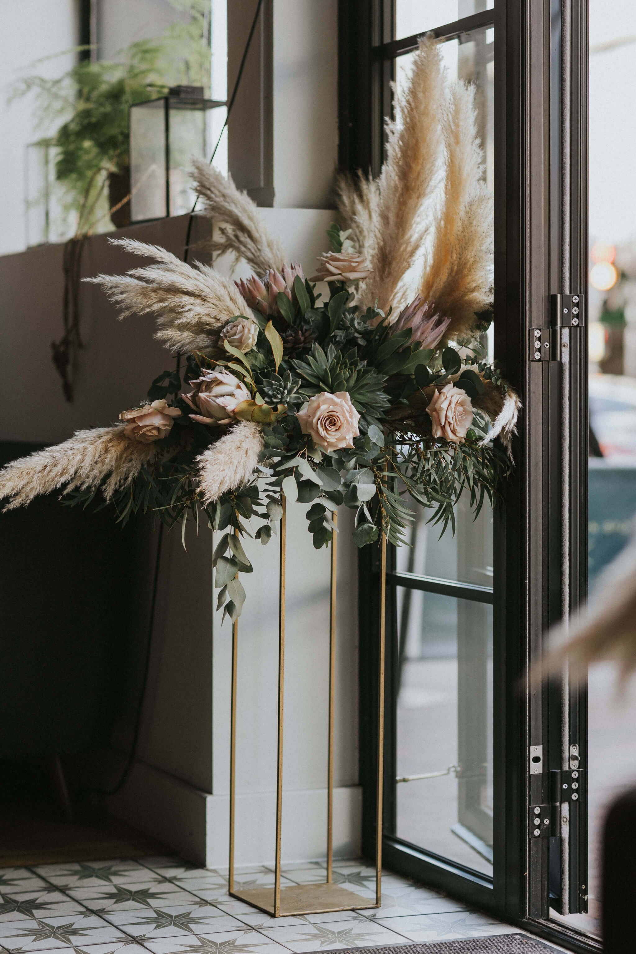 Dried-and-fresh-flowers-wedding-pedestal-arrangement.jpg