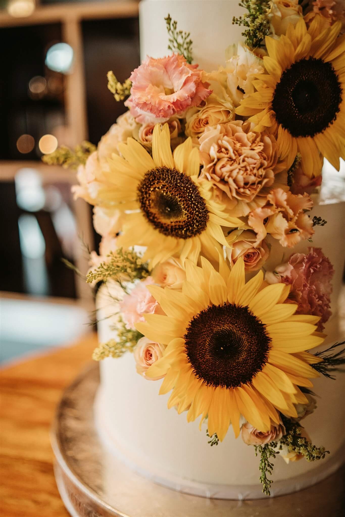 Wedding-cake-with-sunflowers.jpg