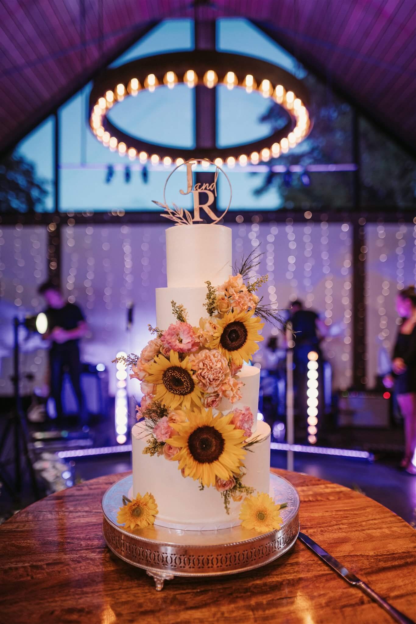 Wedding-cake-with-sunflowers-3.jpg