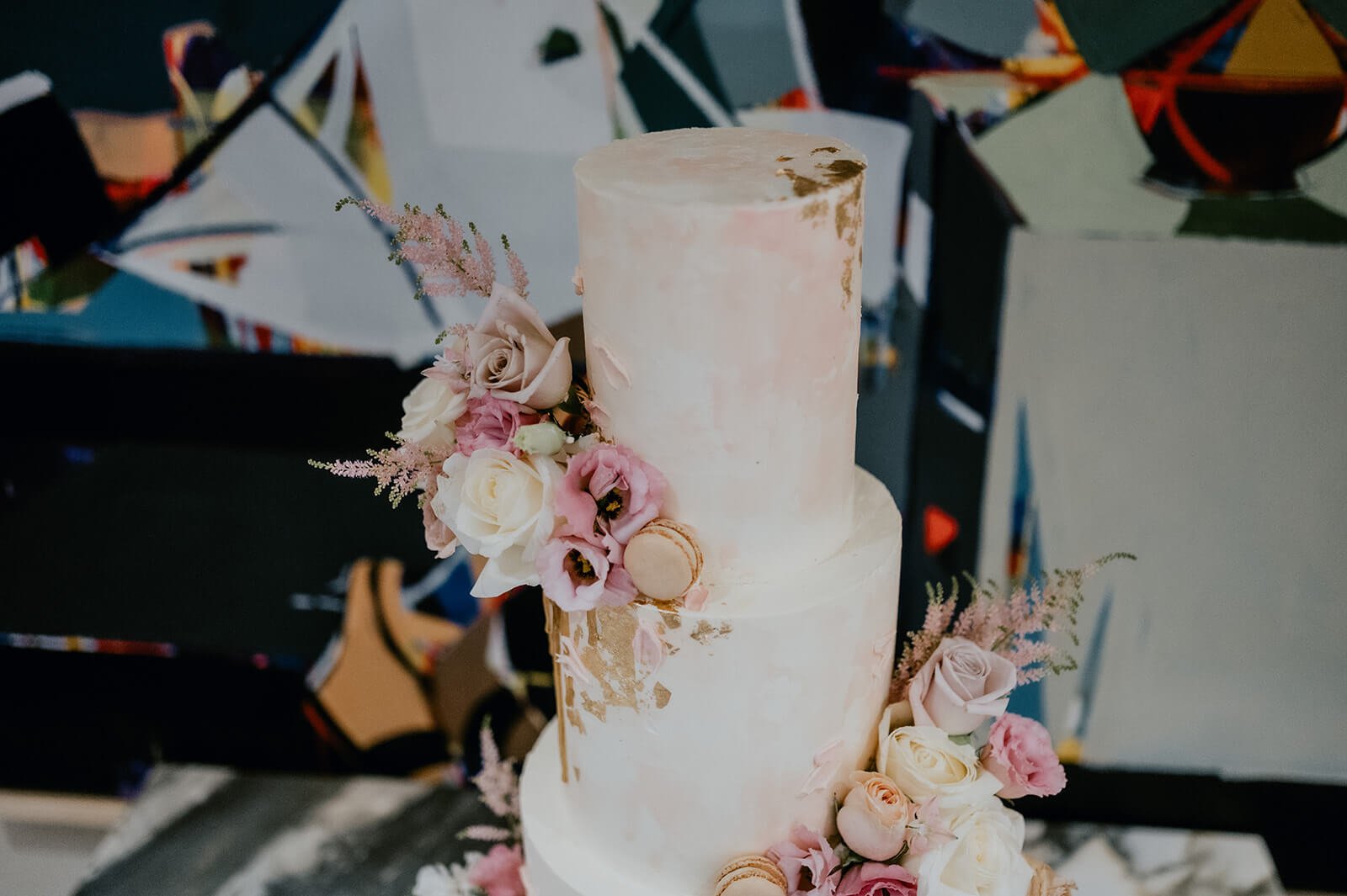wedding-cake-with-fresh-flowers.jpg