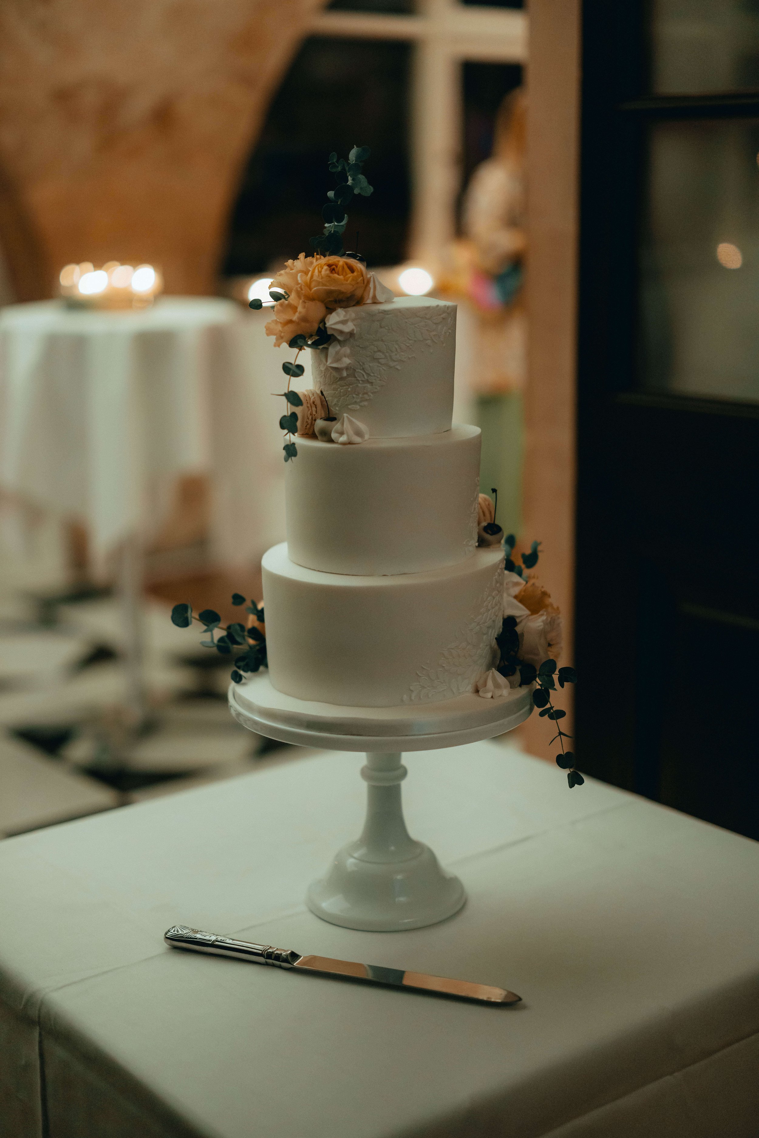 Wedding-cake-with-flowers-2.jpg