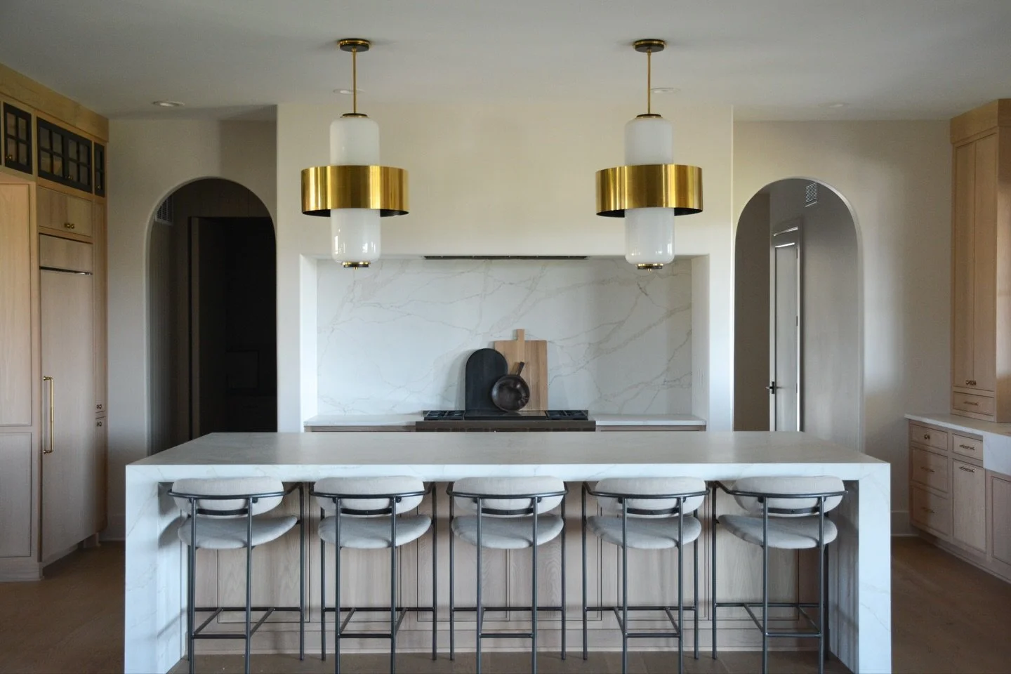 Serving looks&hellip; and maybe a midnight snack. 😉

&bull;
&bull;
#louisvilleinteriordesign #louisvilleinteriordesigner #louisvilleinteriors #louisvillebusiness #louisvillelocal #interiordesign #interiorinspo #interiorinspiration #homeinspo