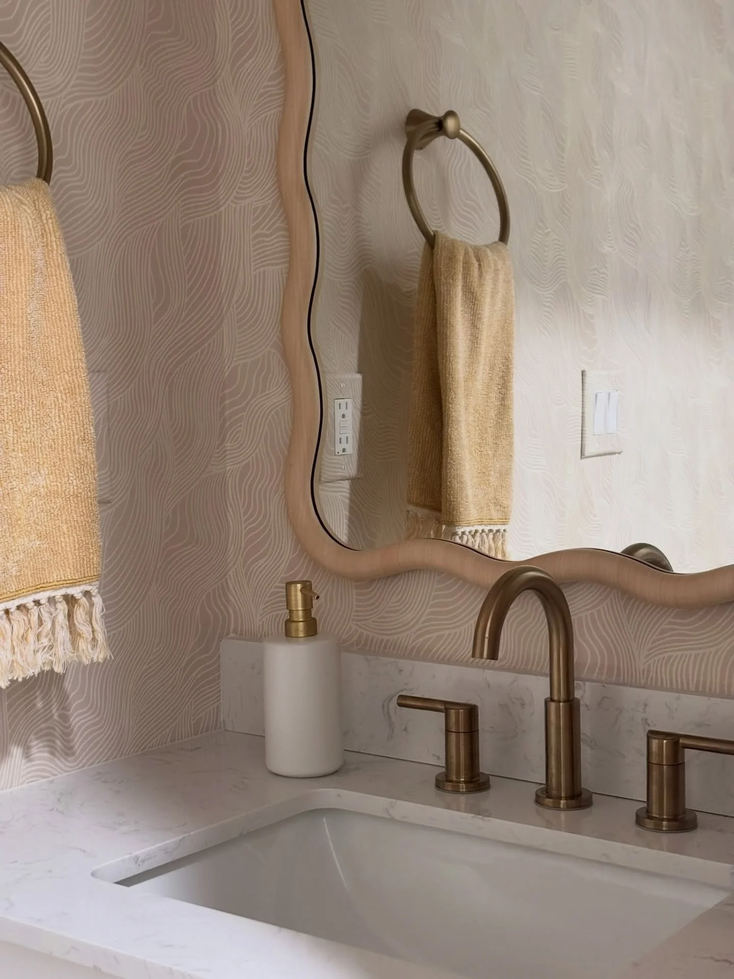 Where coastal color meets quiet luxury 🐚🌊✨

&bull;
&bull;
#louisvilleinteriordesign #louisvilleinteriordesigner #louisvilleinteriors #louisvillebusiness #louisvillelocal