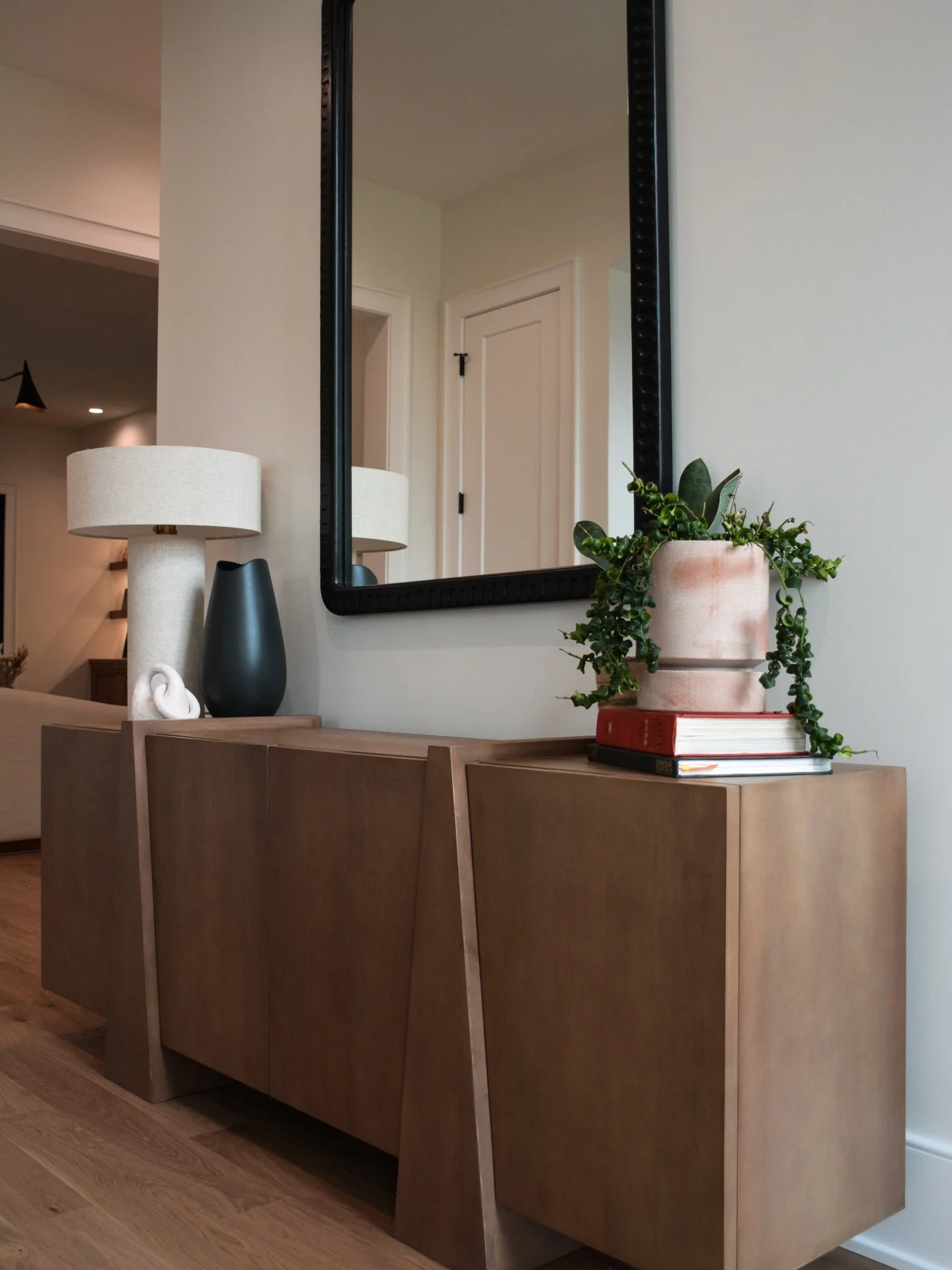 Because first impressions matter. 😉✨

&bull;
&bull;
#louisvilleinteriordesign #louisvilleinteriordesigner #louisvilleinteriors #louisvillebusiness #louisvillelocal