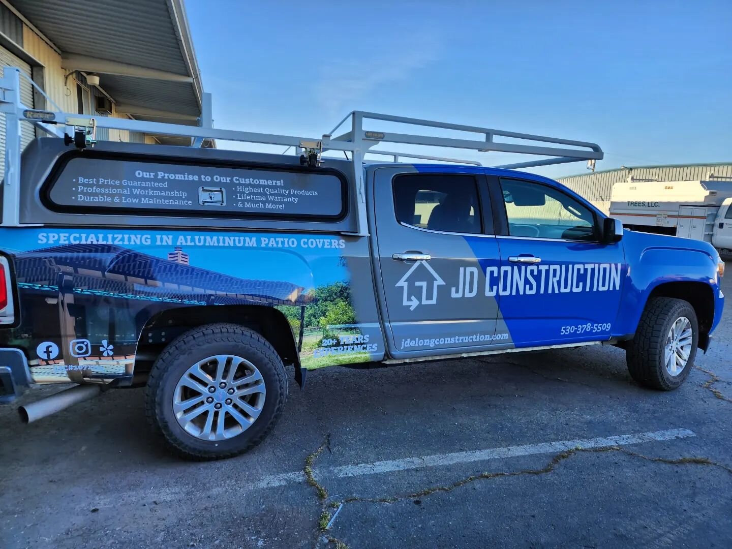 Shout out to @signaramaredding for creating our mobile billboard! Looks awesome. We are beyond happy with the customer service, the design and delivery🙂 #jdconstructionredding #reddingaluminumpatiocovers