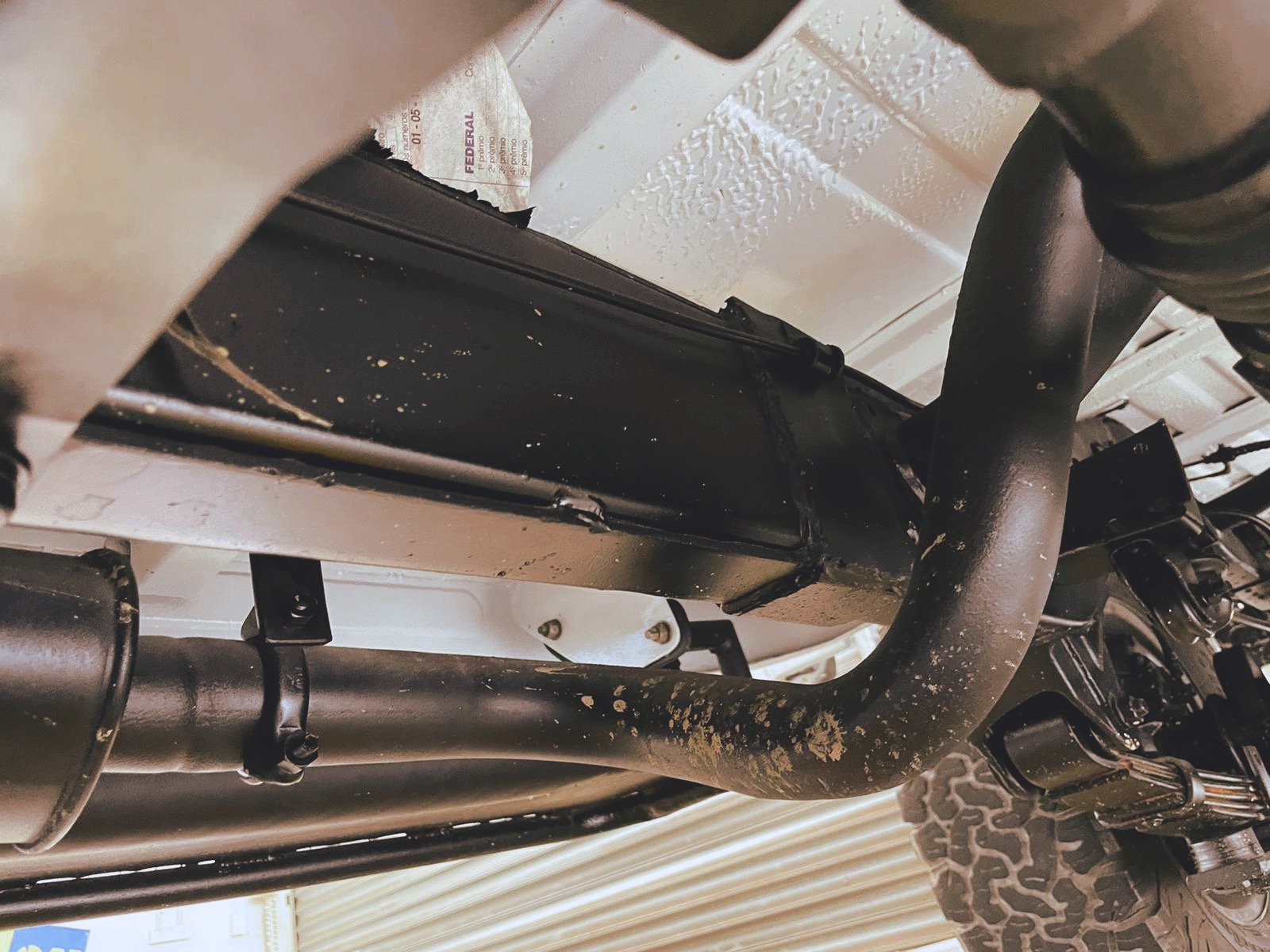 Vehicle suspension system and exhaust pipe