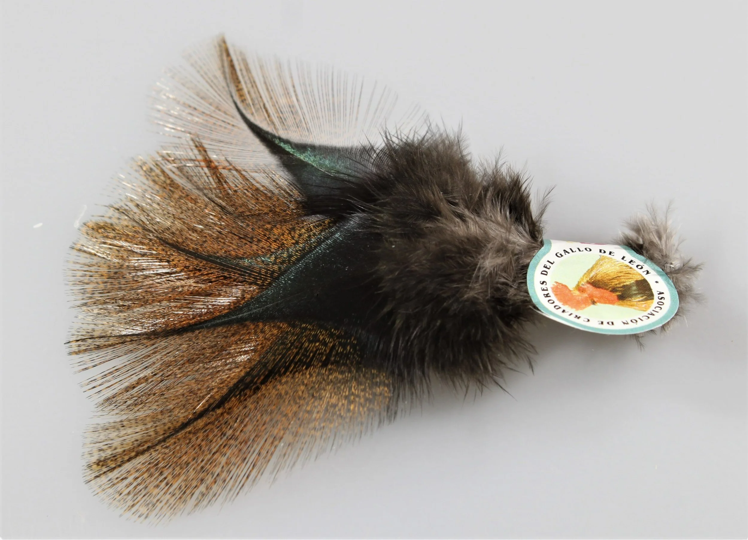 Coq de LeonBarred Speckled Pardo. Ideal for the fly tying of tails and legs of nymphs as well as wings and tails of wet, dry and caddis flies for trout, seatrout and grayling