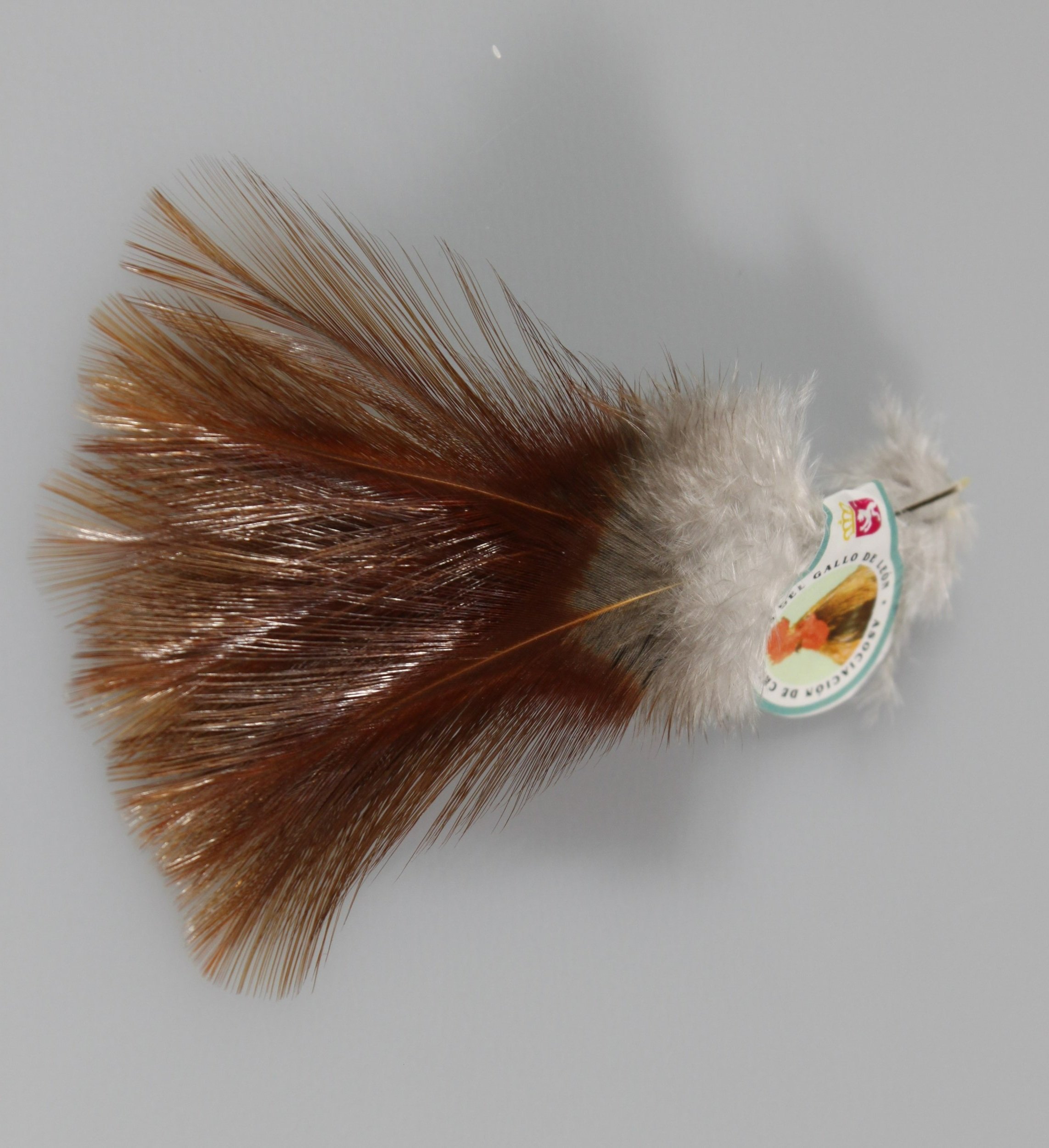 Coq de Leon Brown Red Rusty Dun. Ideal for the fly tying of tails and legs of nymphs as well as wings and tails of wet, dry and caddis flies for trout, seatrout and grayling.