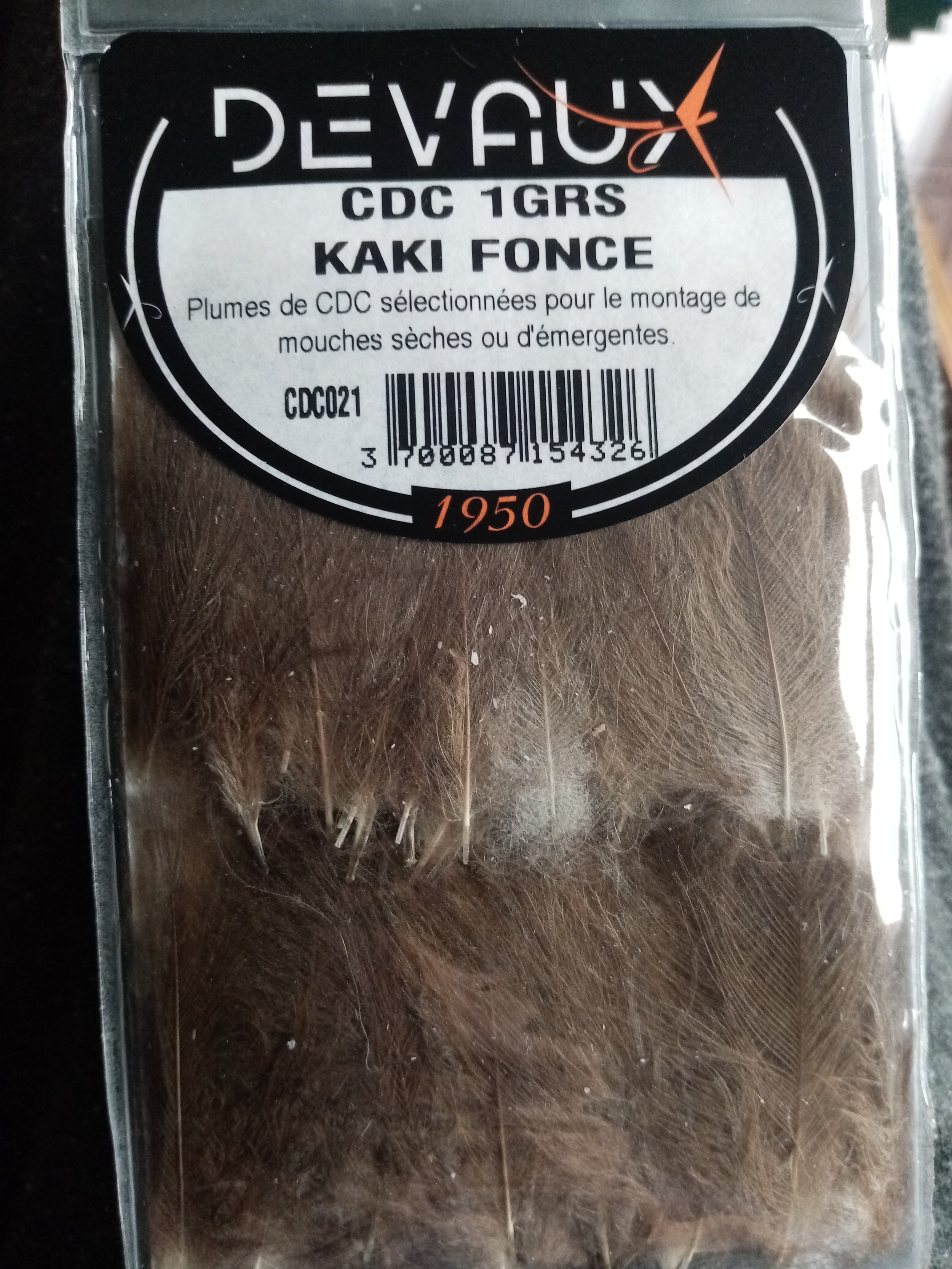 Devaux Select Khaki Fonce CDC feathers are offered by Fly Tying Ed Madrigal for tying dry flies, wets and nymphs. This artificial flies are ideal for fly fishing for trout and grayling.