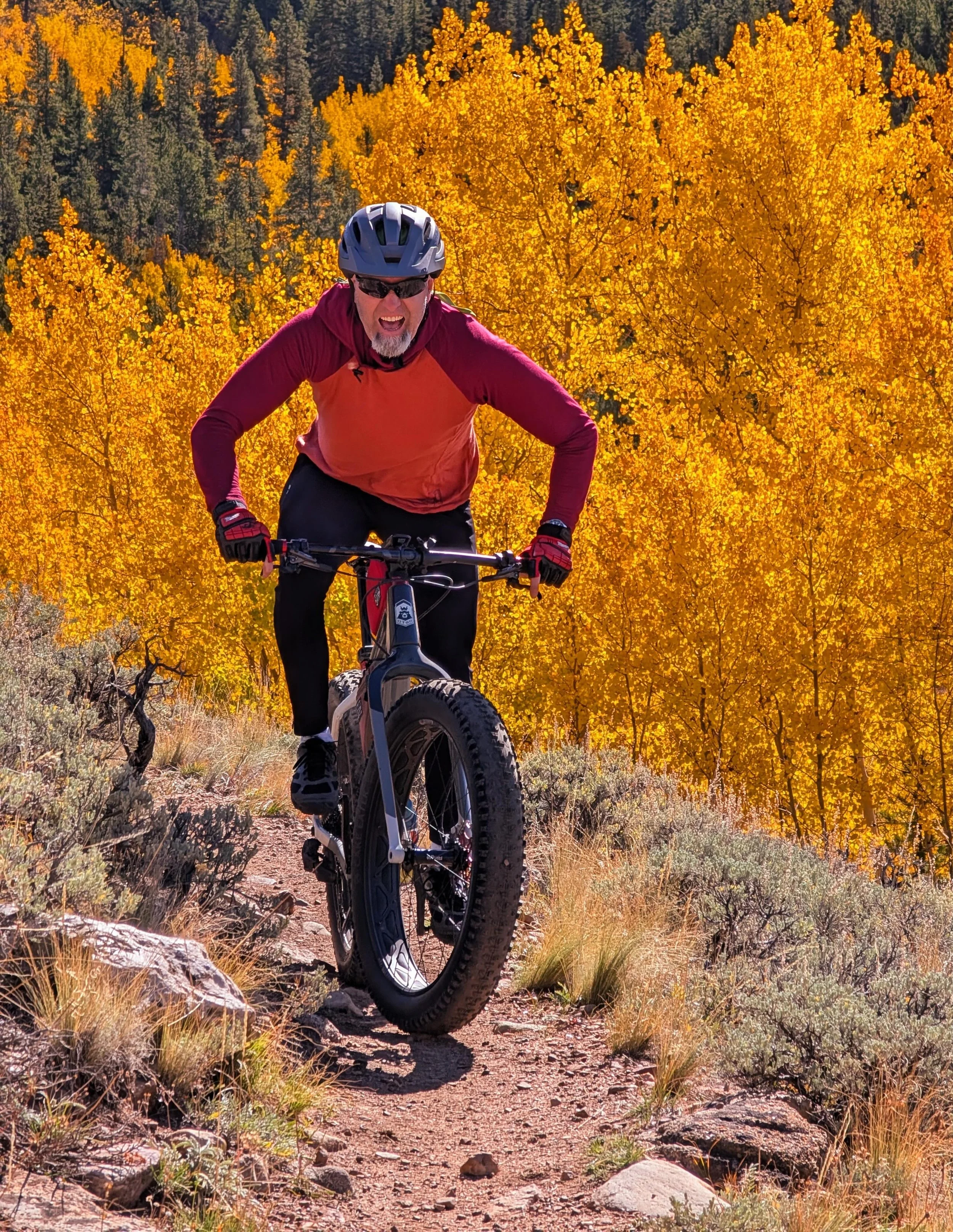 &ldquo;Don&rsquo;t forget your @melanzana_leadville baselayer when fat biking the CCW trails!&rdquo; 

Golden aspens, fat tires, immaculate trail stoke&mdash; @enduranceiq took the W for our Fall/Winter 25/26 photo contest! ❄️🍂🌄 

We love the energ