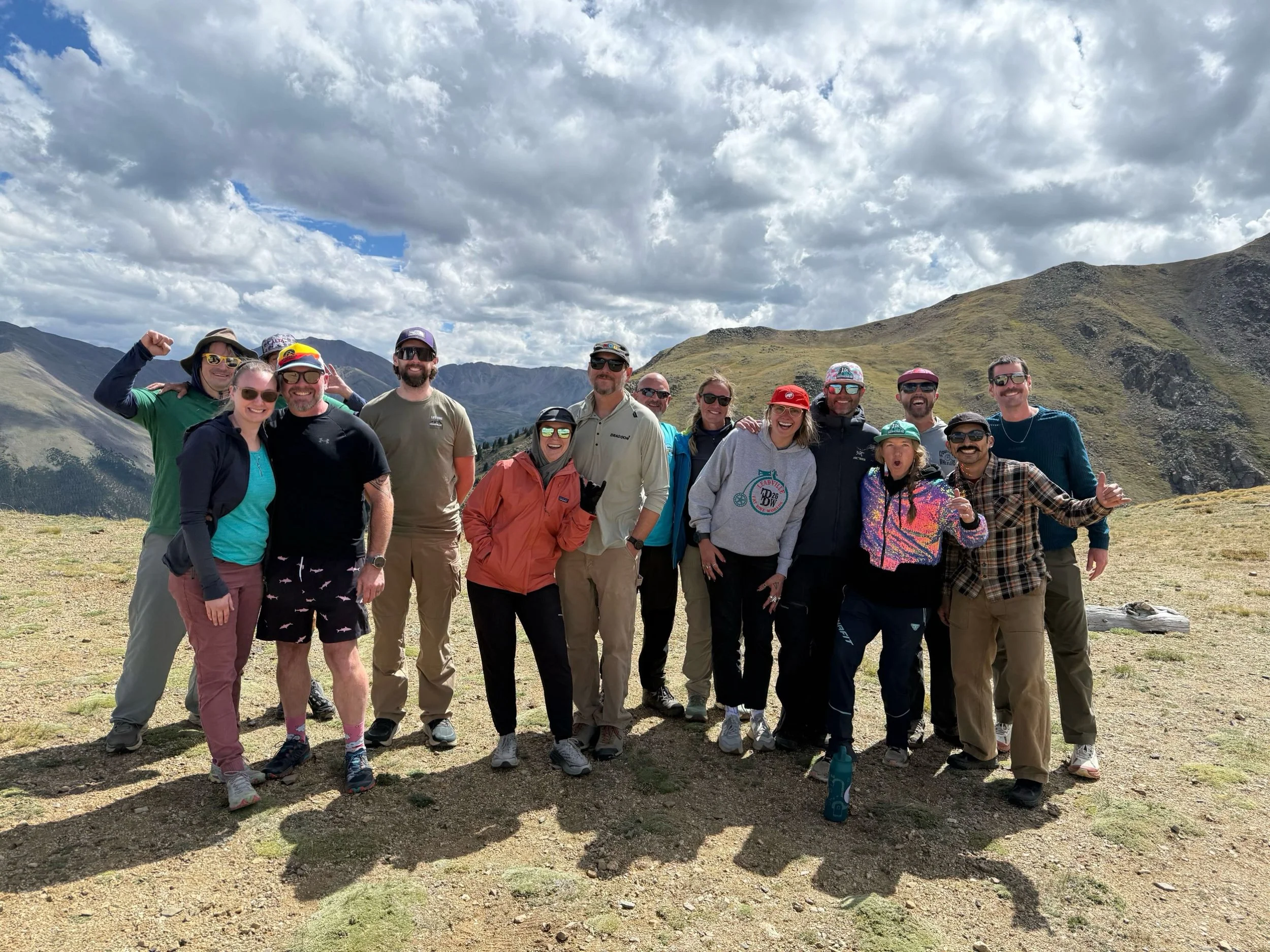 CCW volunteers: powering athletes with @mmschocolate , pure mountain magic, and&mdash;in one case&mdash;the literal jackets off their backs 🥹 

To everyone who worked tirelessly at the Columbine aid station: THANK YOU! we&rsquo;re honored to work al