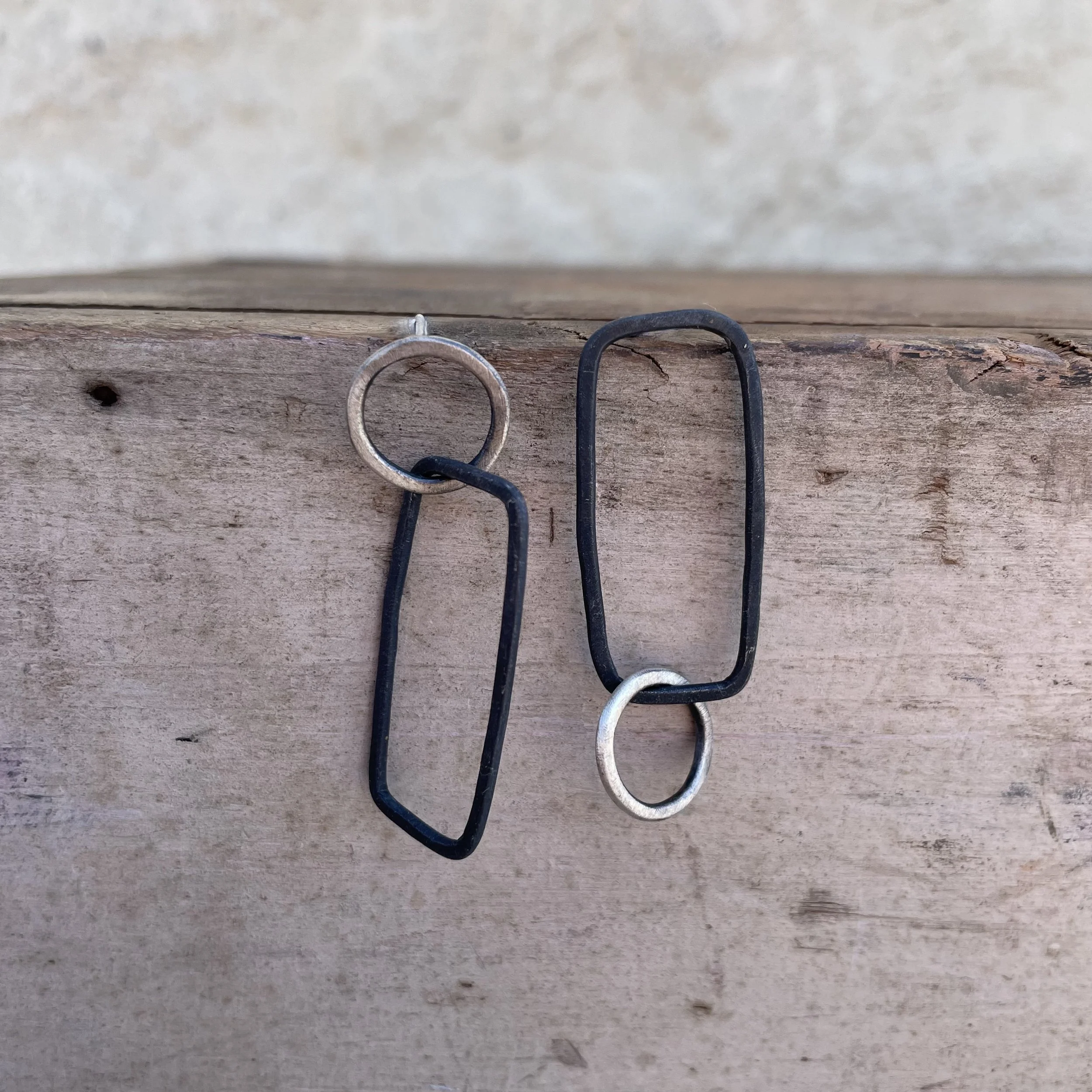 Oxidized Circle Rectangle Posts