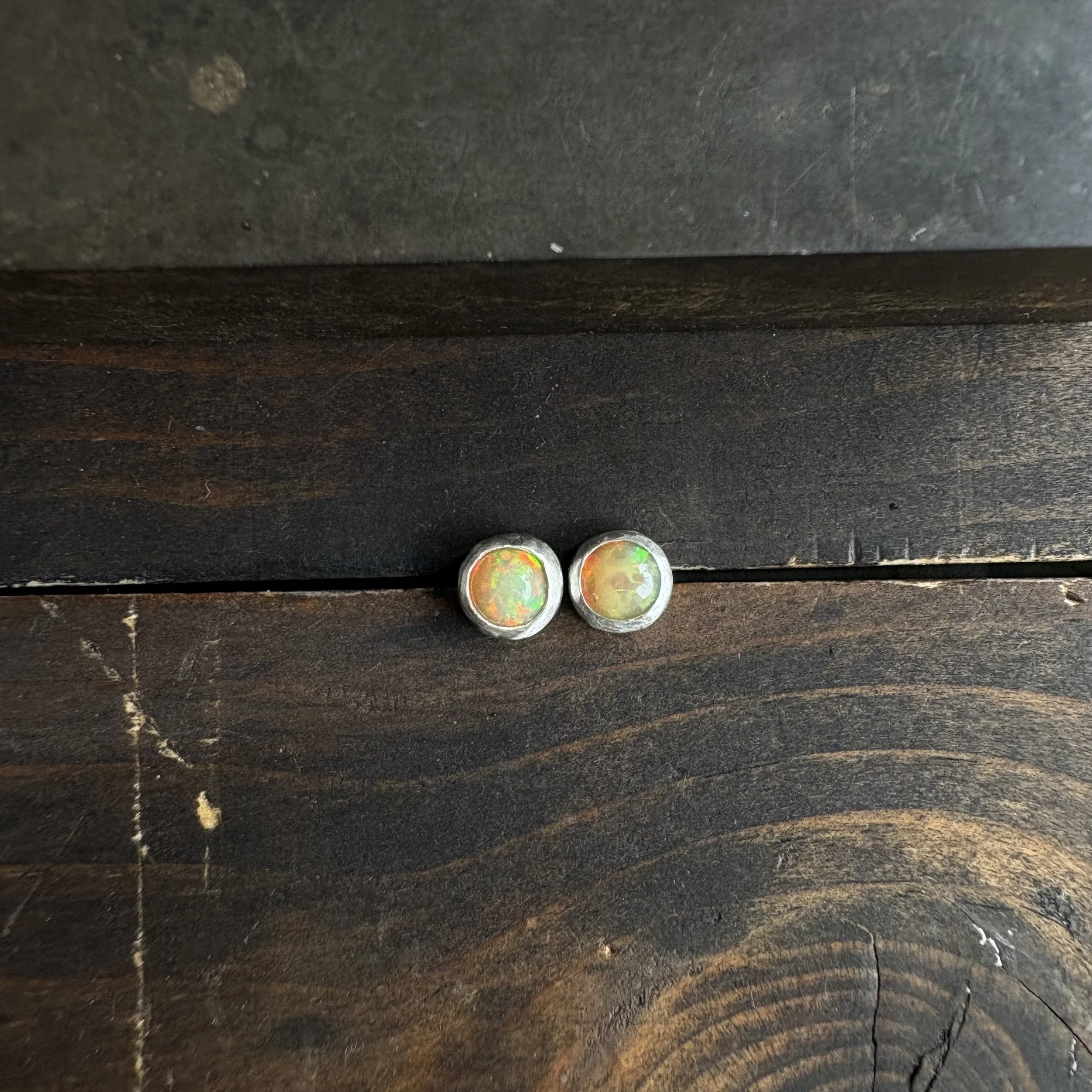 Circle Opal Posts