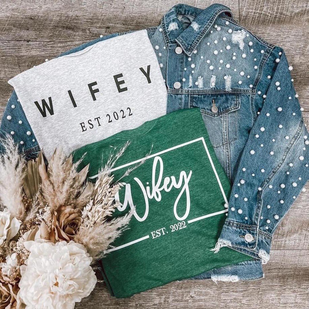 Book an appointment for this Saturday and you get to take a home a ✨FREE✨ wifey t-shirt! 😊

Tag your engaged besties below ⬇️💍

Available appointment times: 
-12pm
-1pm
-2pm
-3pm 

#wildrosebridal