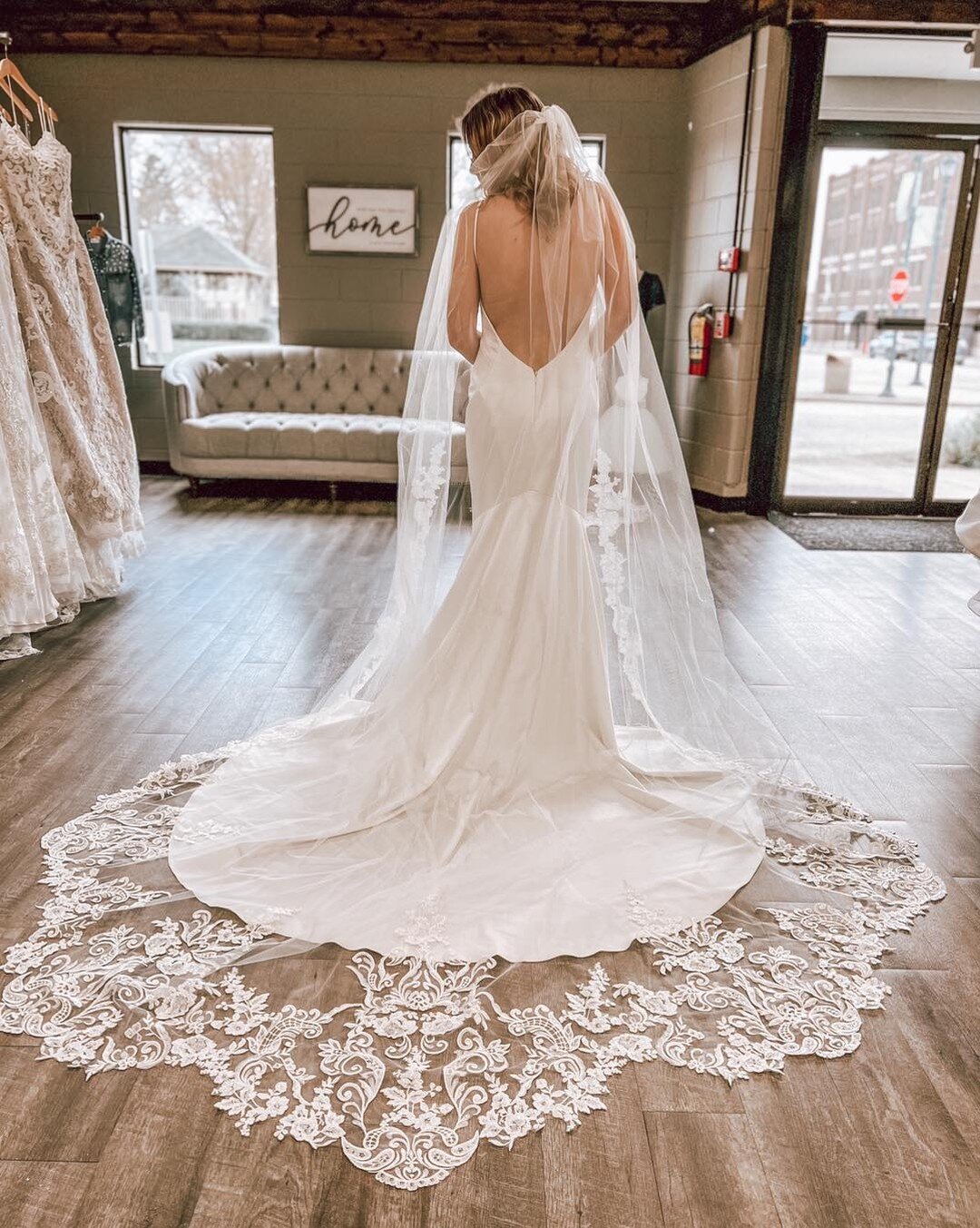 Have you considered wearing a cathedral length veil?😍✨🙌🏻

We have so many different options in store to help make your vision come true!❤️

#wildrosebridal