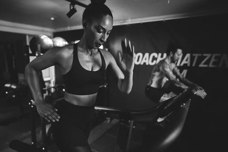 Athletin beim intensiven Cardiotraining im Coach Matzen Gym in Stuttgart-Süd.