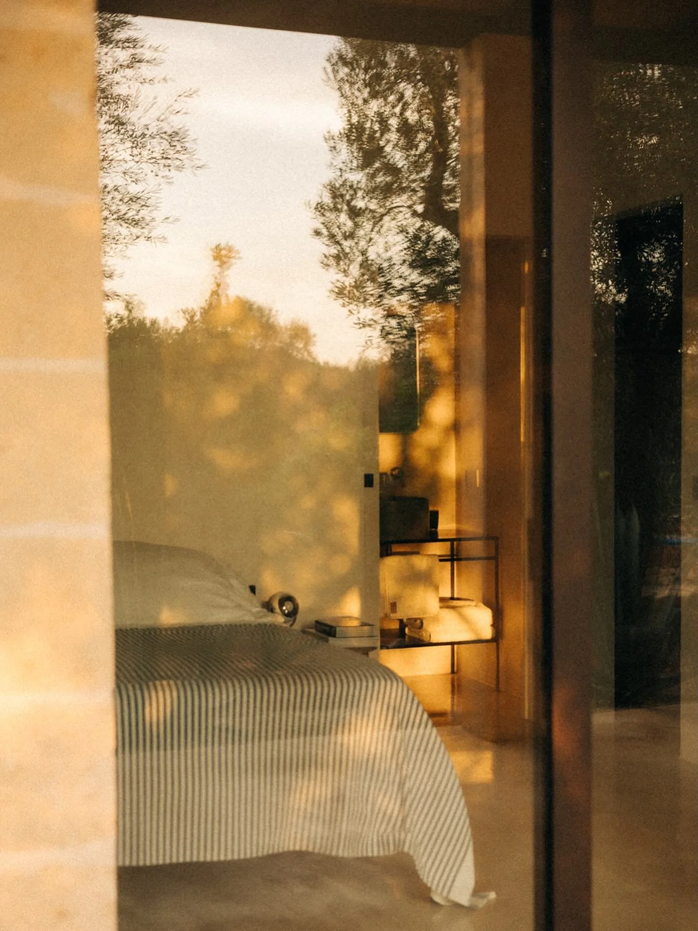 Light tricks @tenuta_masseriola 

#tenutamasseriola #puglia #danilogiungatophotographer #bedroom #guesthouse