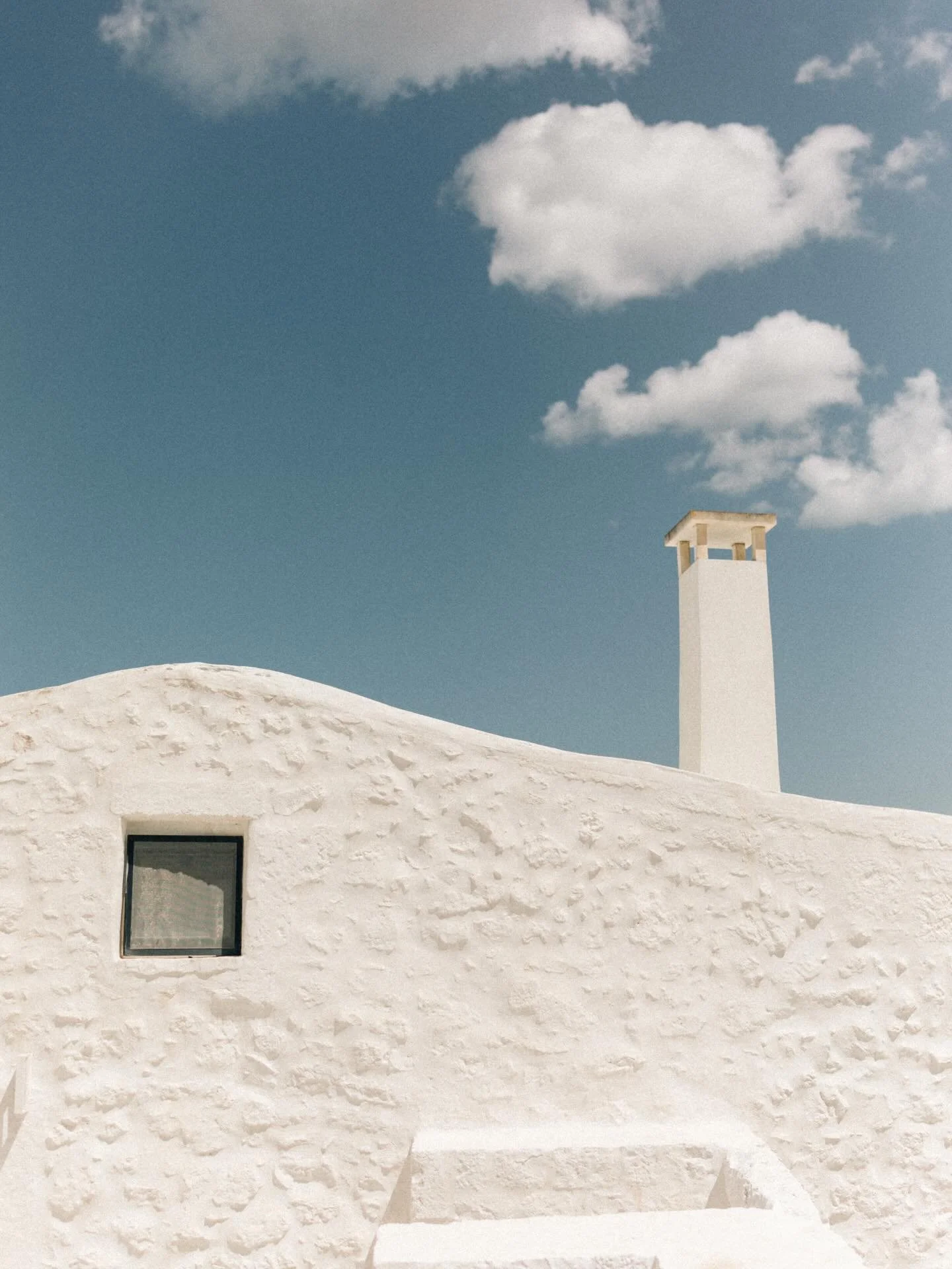 White &amp; blue at @masseriadagilupi 

#masseriadagilupi #ostuni #puglia #danilogiungatophotographer #pugliaphotographer