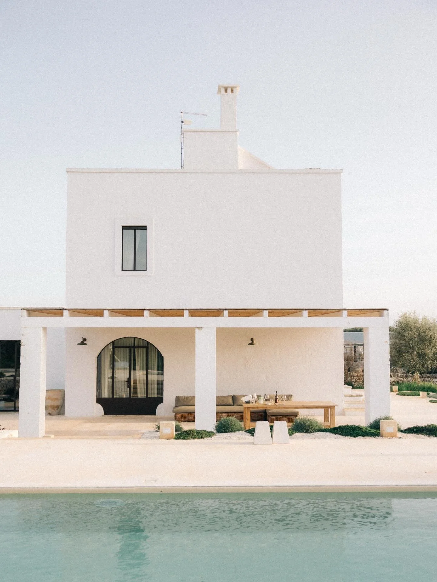 Poolside at @casalemadre 

#casalemadre #ostuni #puglia #valleditria #danilogiungatophotographer