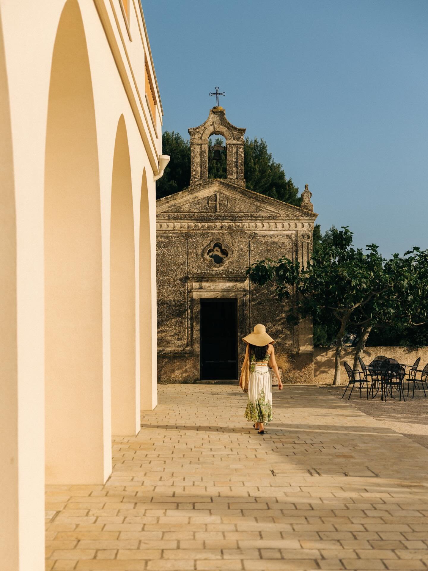 Walking among beauty @masseriafontanadivite 

#masseriafontanadivite #matera #basilicata #church #danilogiungatophotographer